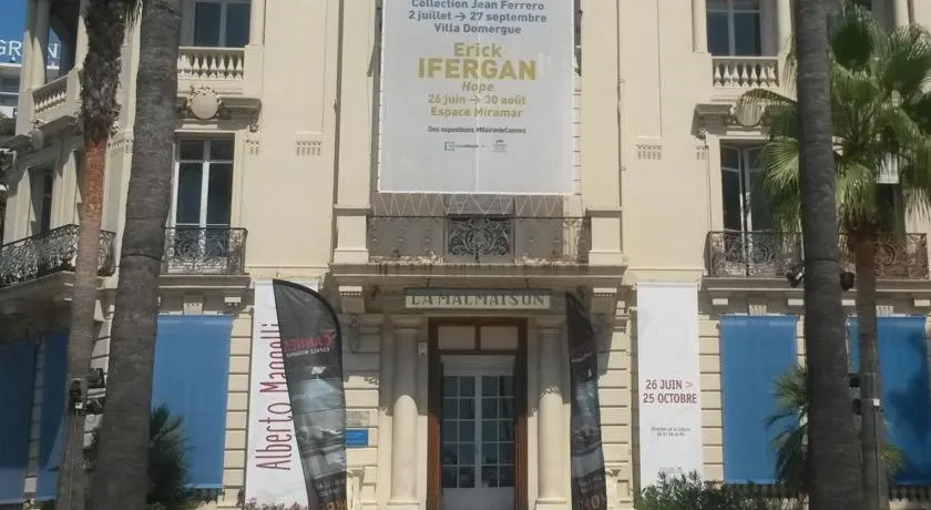 Shopping Area in Bed & Breakfast Chambres d'hôtes COTTAGE BELLEVUE