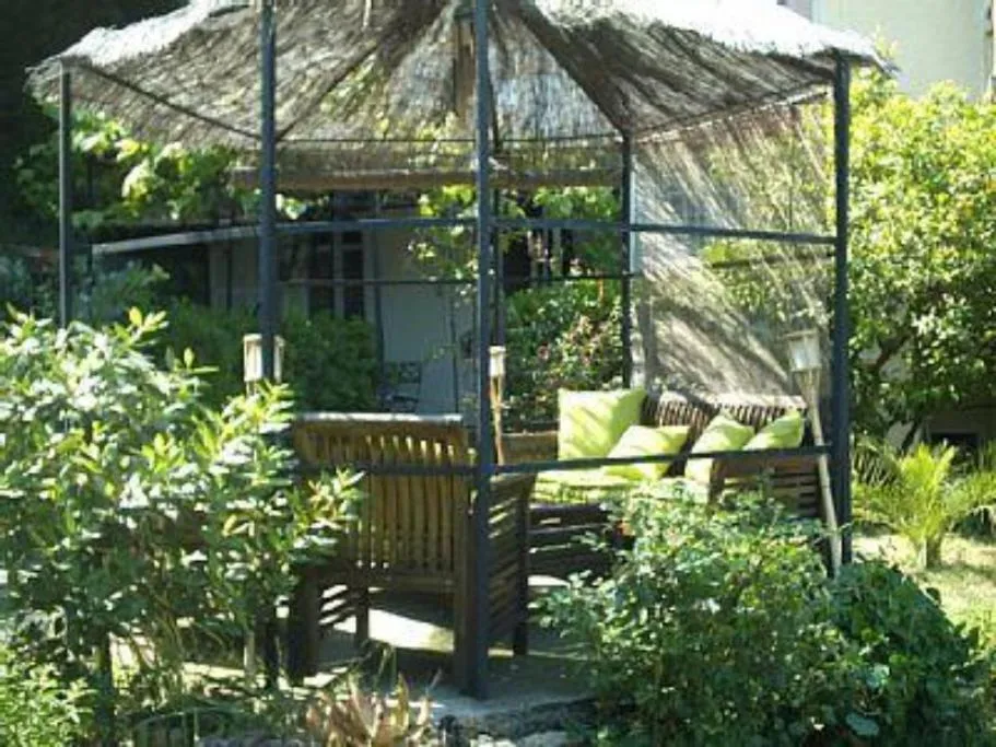 Patio in Bed & Breakfast Chambres d'hôtes COTTAGE BELLEVUE