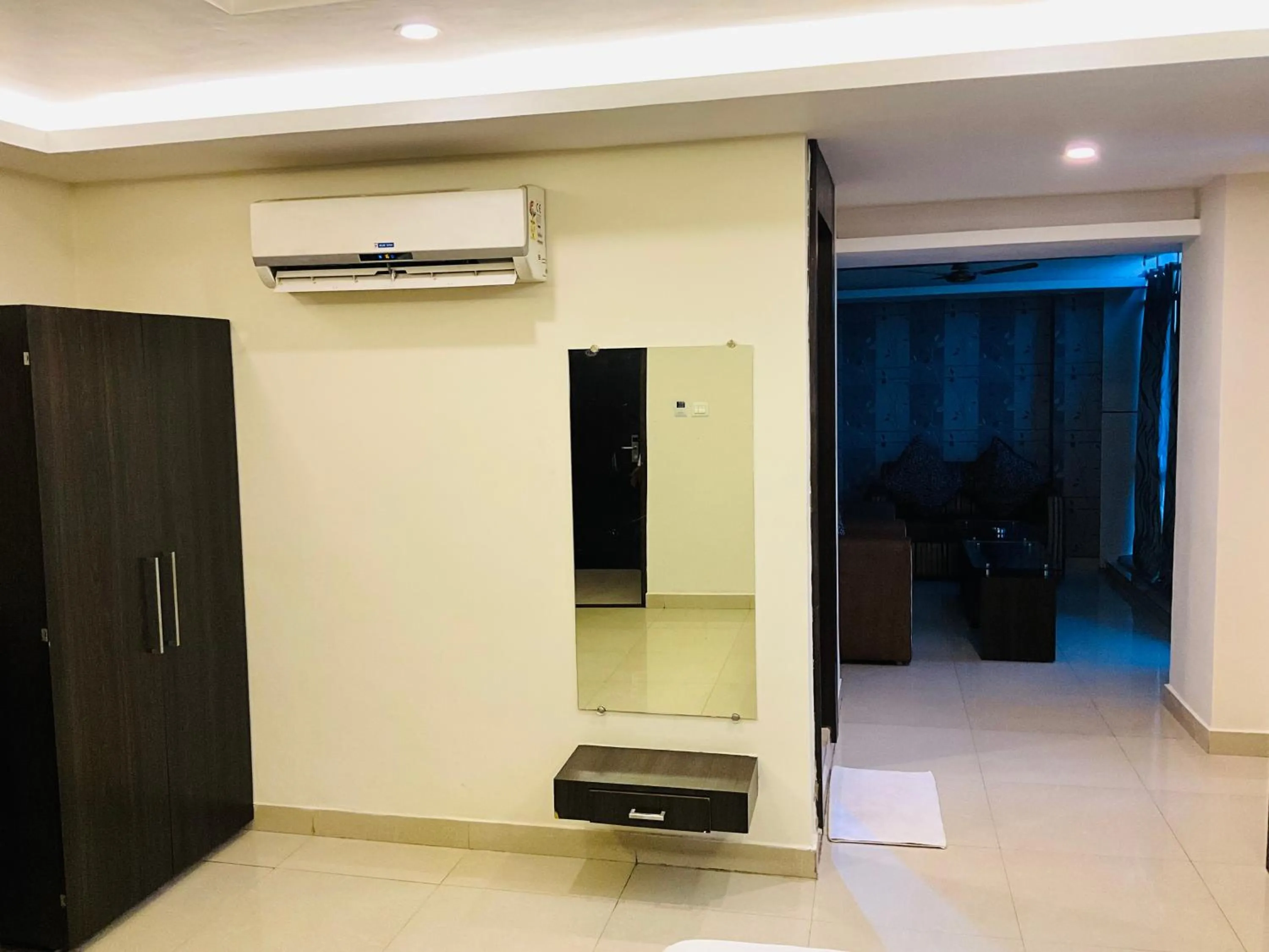 wardrobe in Hotel Galaxy