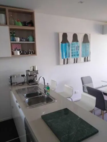 Marina View Apartment on the Maribyrnong River, Melbourne