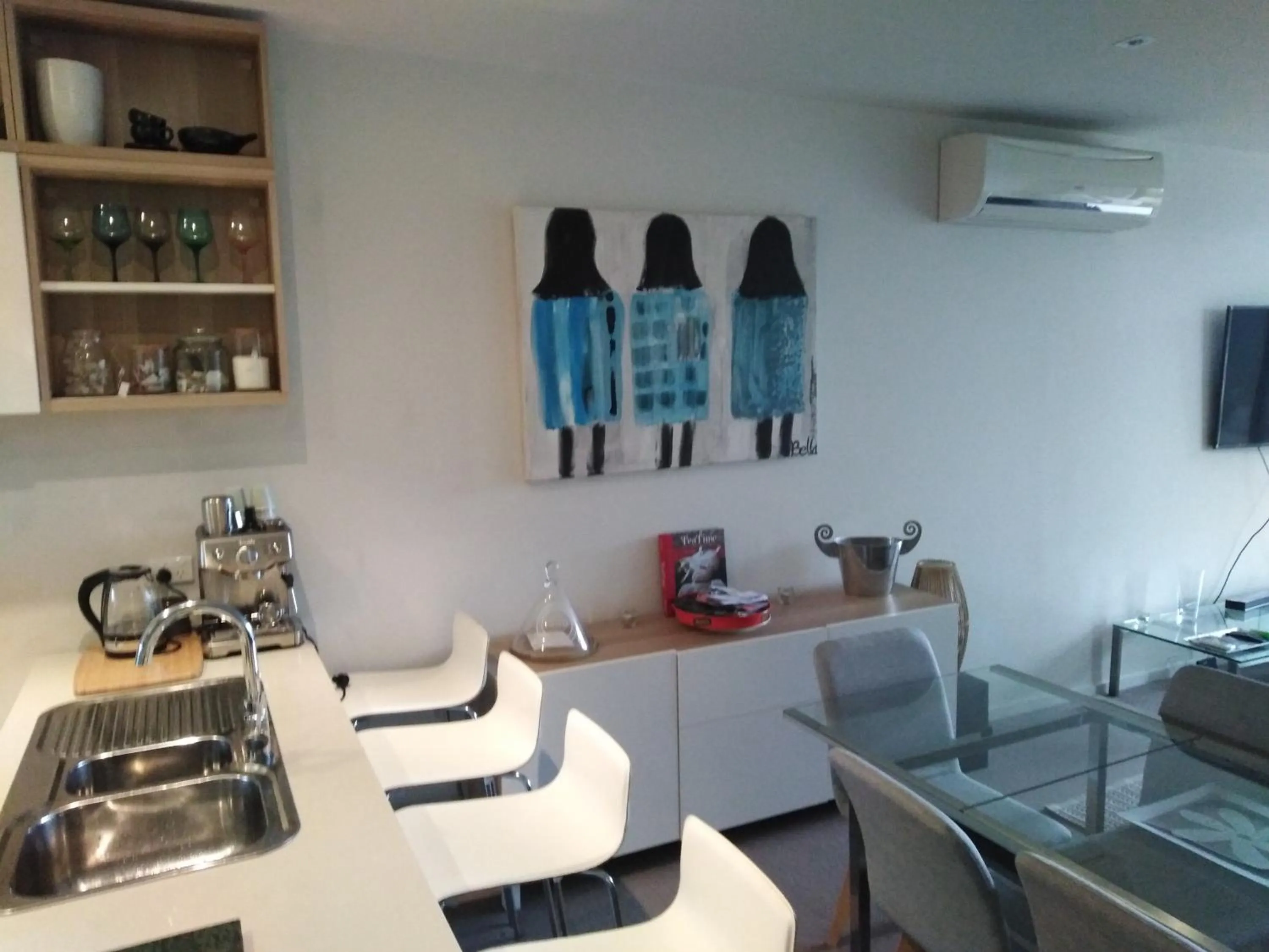 Dining area in Marina View Apartment on the Maribyrnong River, Melbourne
