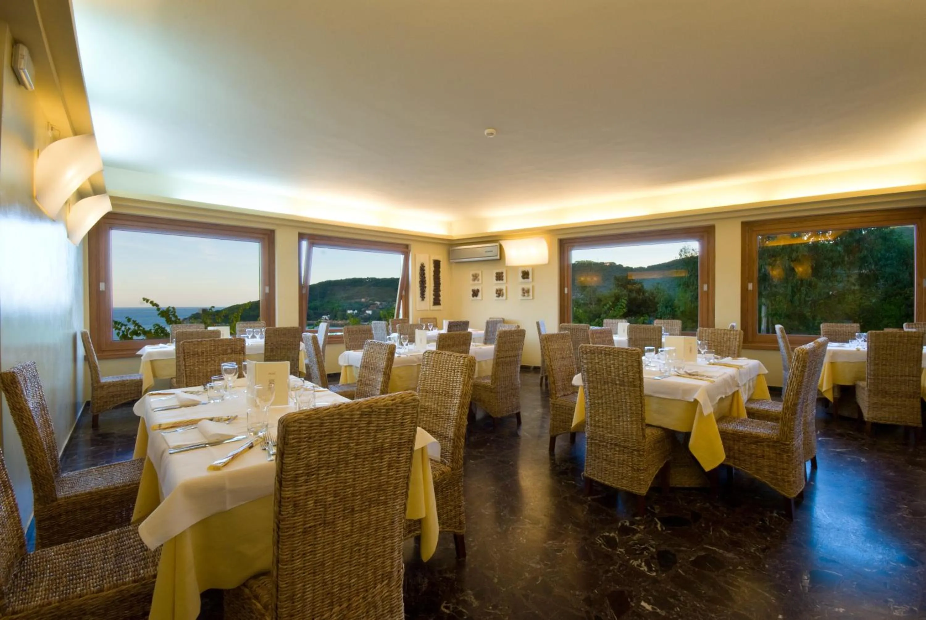 Restaurant/places to eat in Hotel La Perla Del Golfo