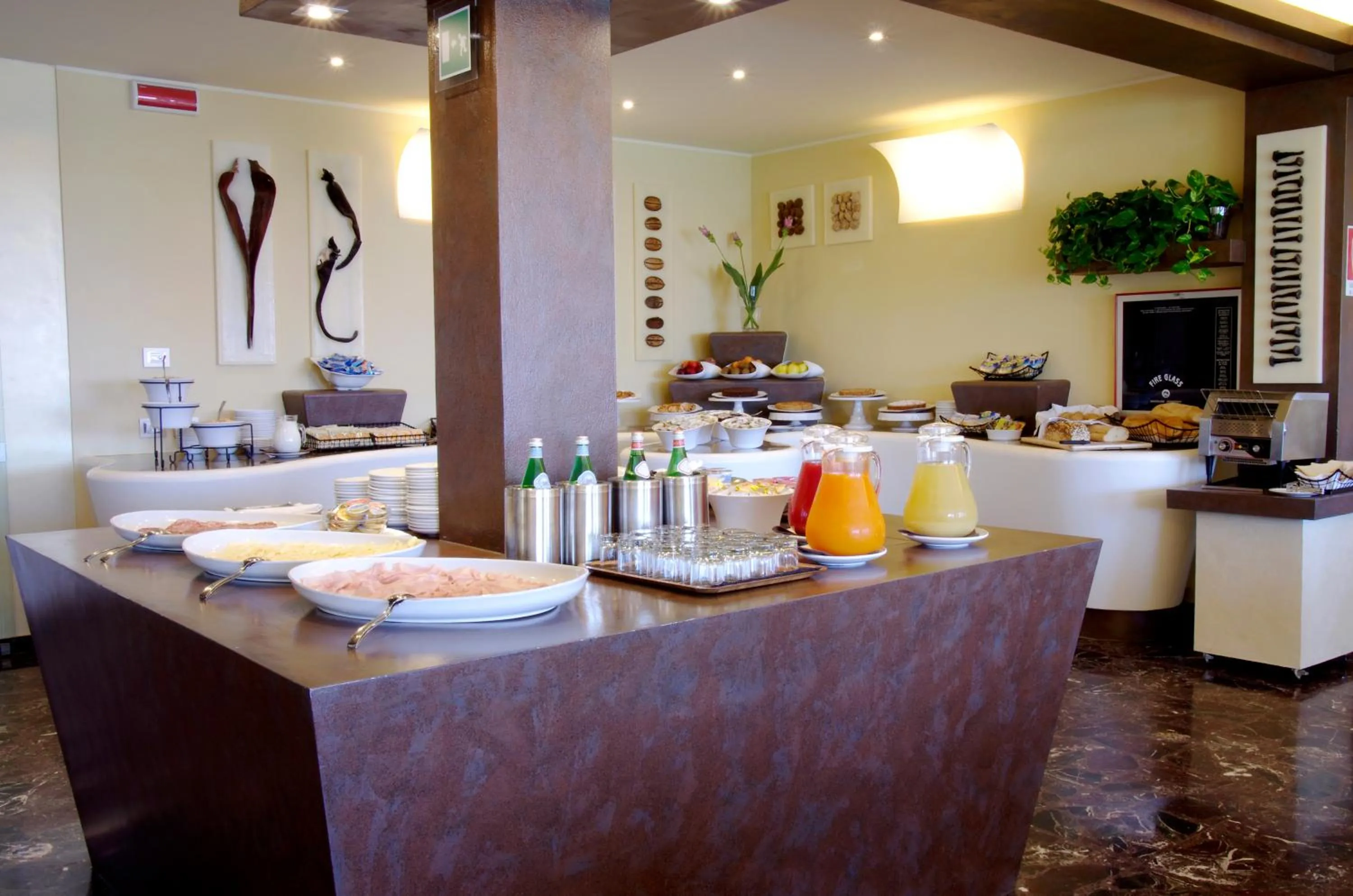 Restaurant/places to eat in Hotel La Perla Del Golfo