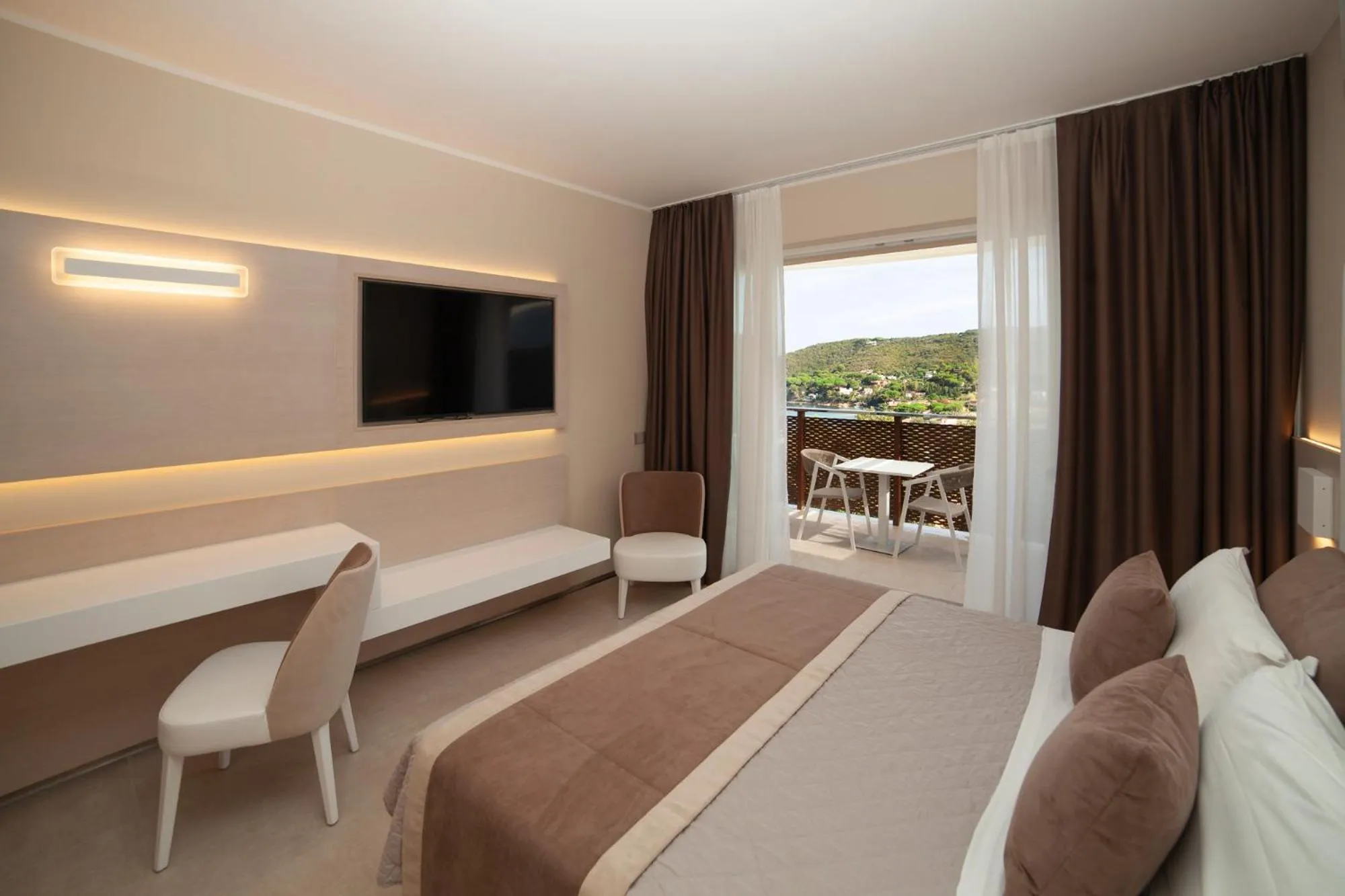 Photo of the whole room, Bed in Hotel La Perla Del Golfo