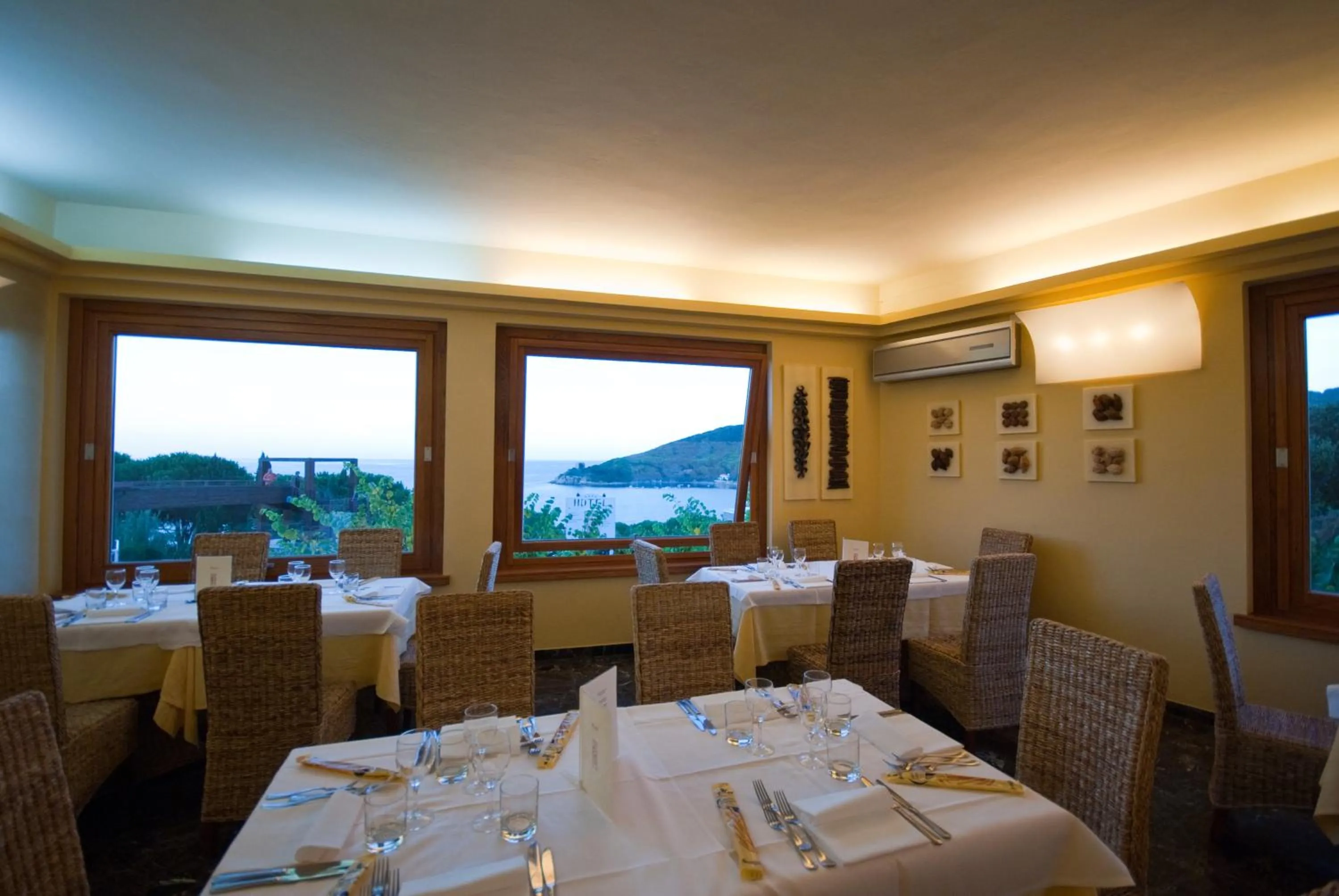 Restaurant/places to eat in Hotel La Perla Del Golfo