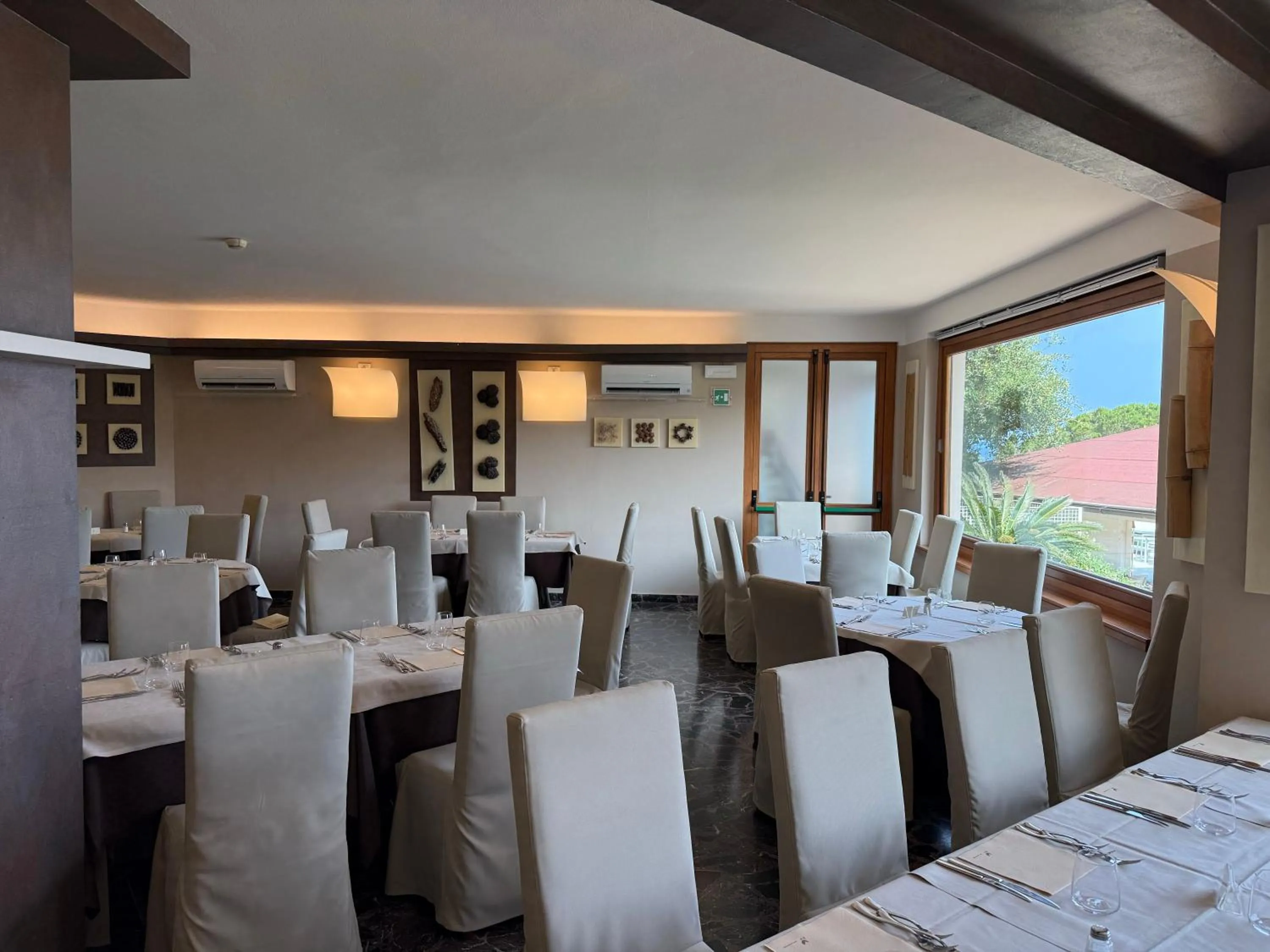 Restaurant/places to eat in Hotel La Perla Del Golfo