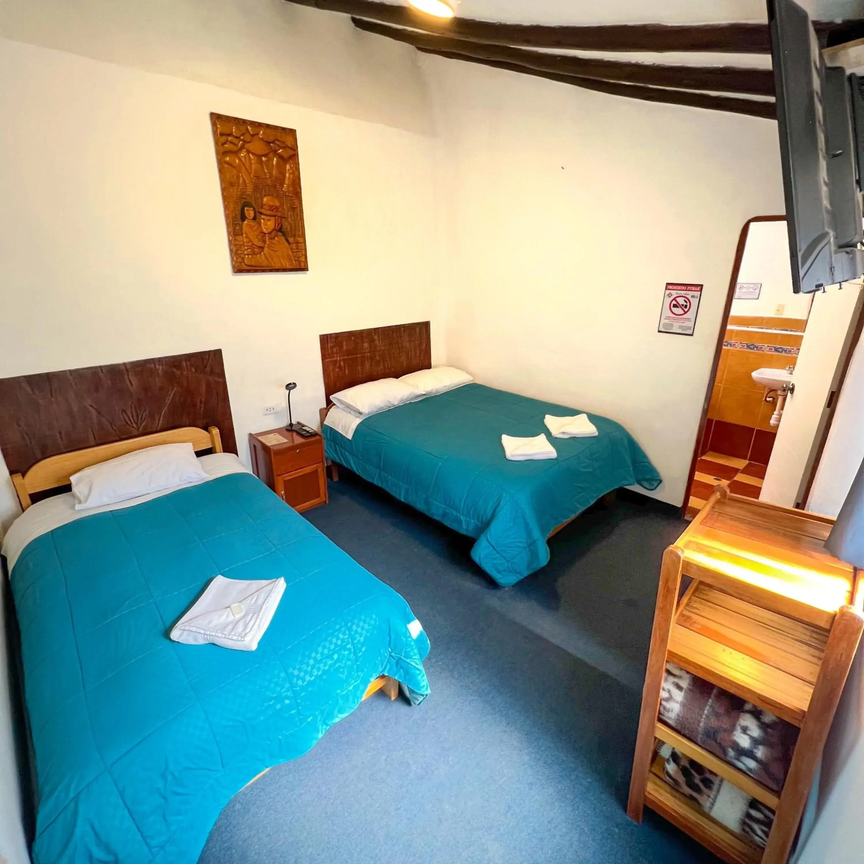 Twin Room with Private Bathroom in Hostal Teatro Inka Twin Room with Private Bathroom in Hostal Teatro Inka