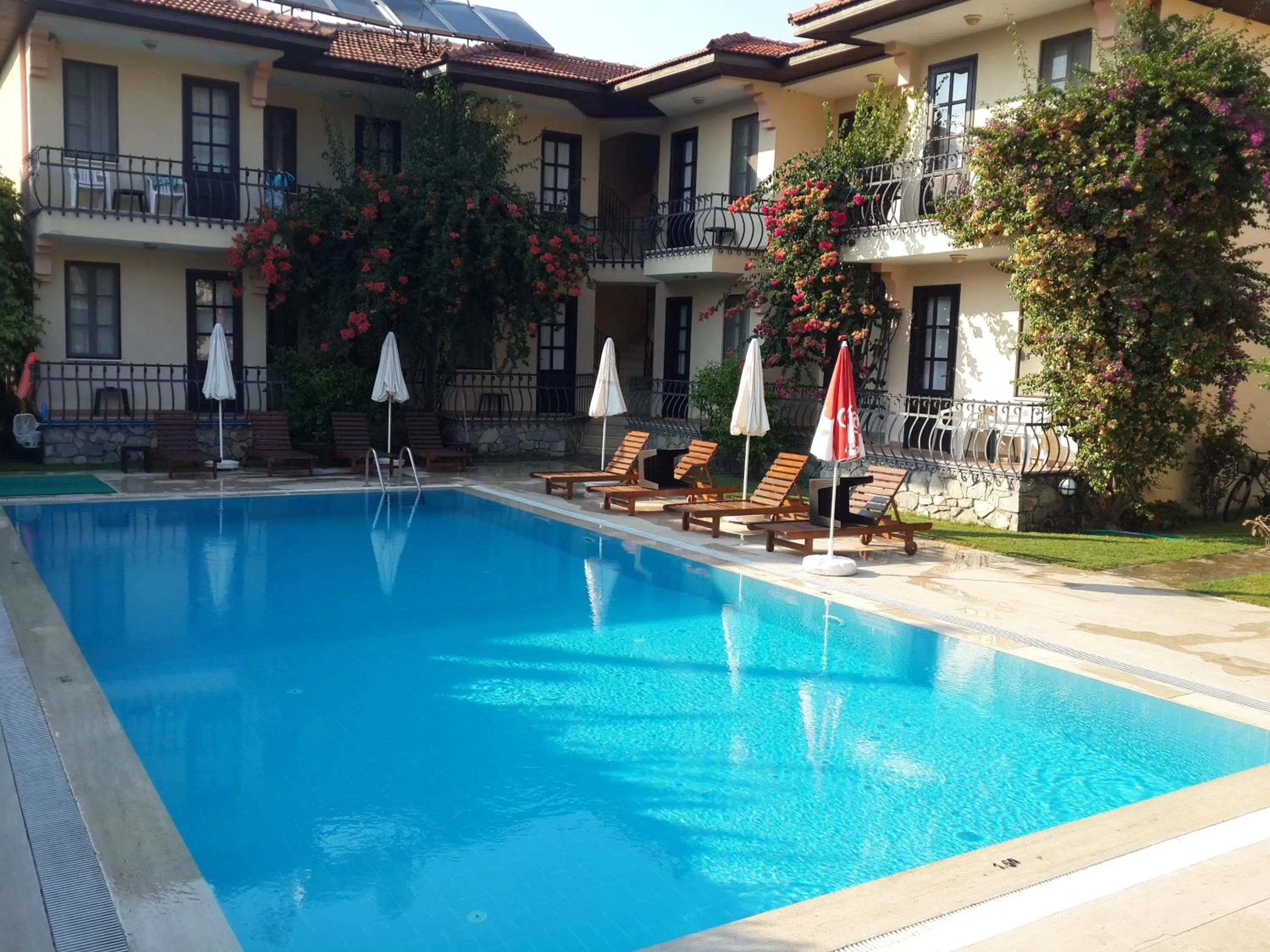 Swimming pool in Görkem Apart Otel