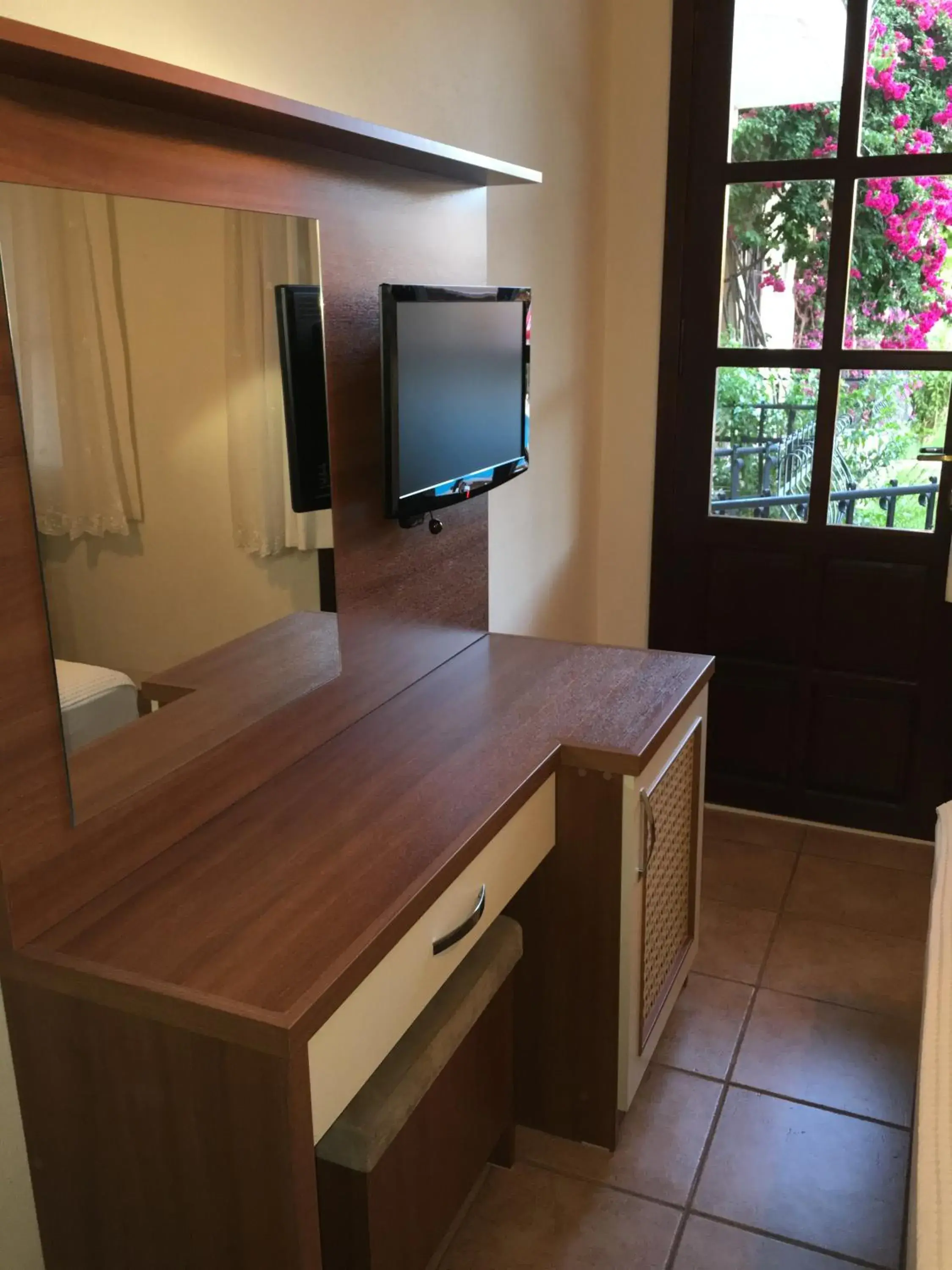 Quadruple Room with Balcony in Görkem Apart Otel Quadruple Room with Balcony in Görkem Apart Otel