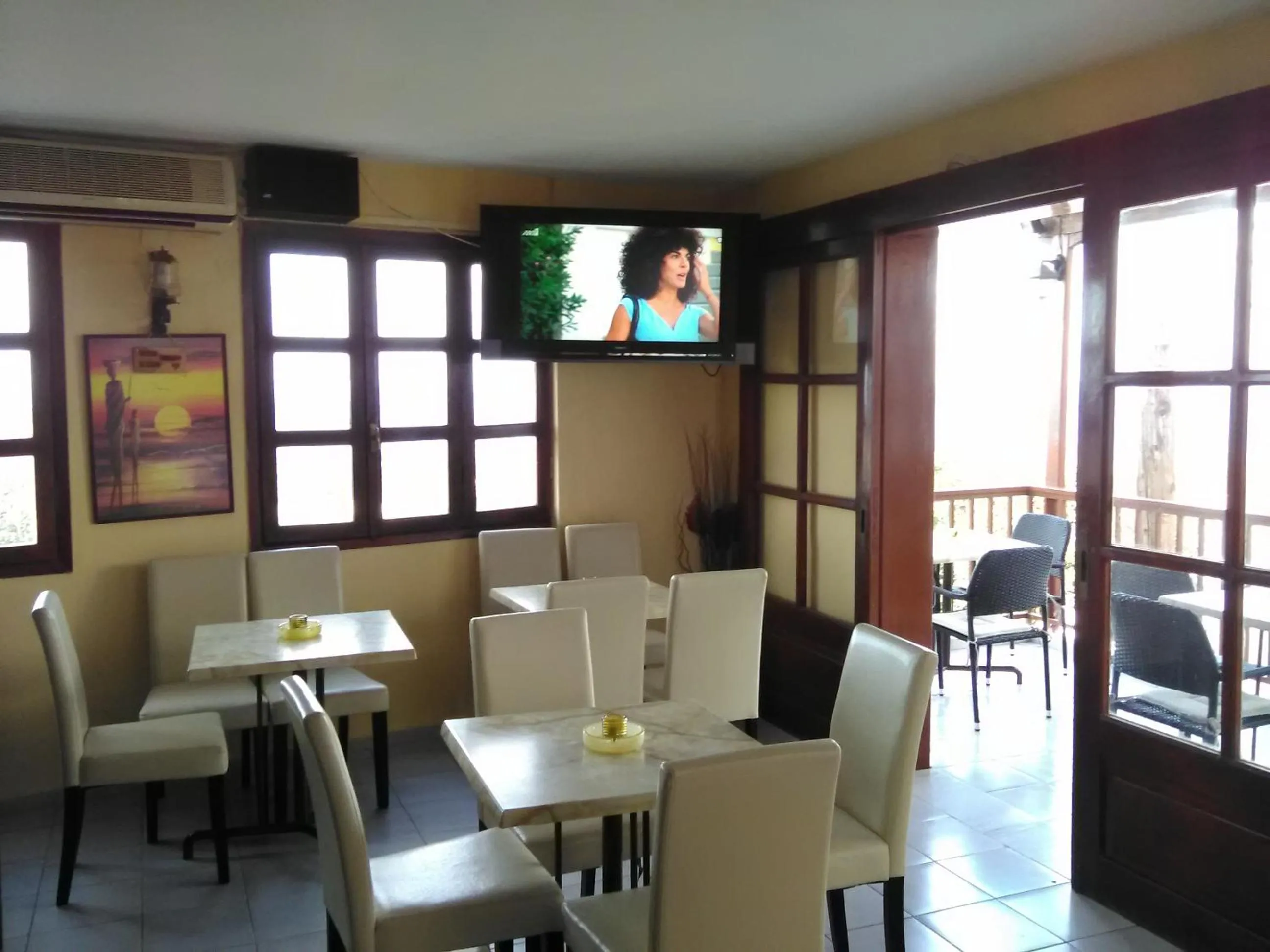 Restaurant/places to eat in Elgoni Apartments