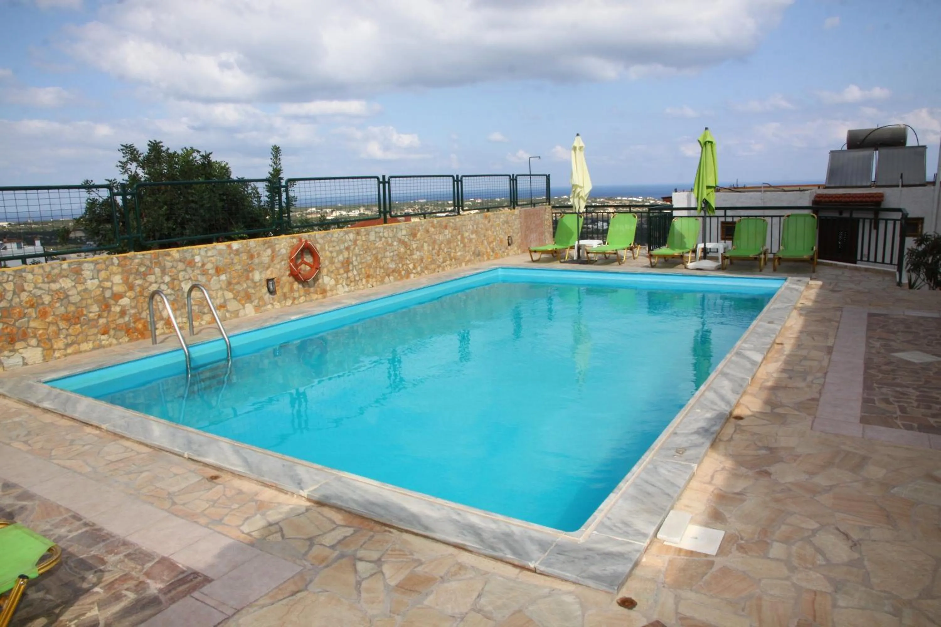 Swimming pool in Elgoni Apartments