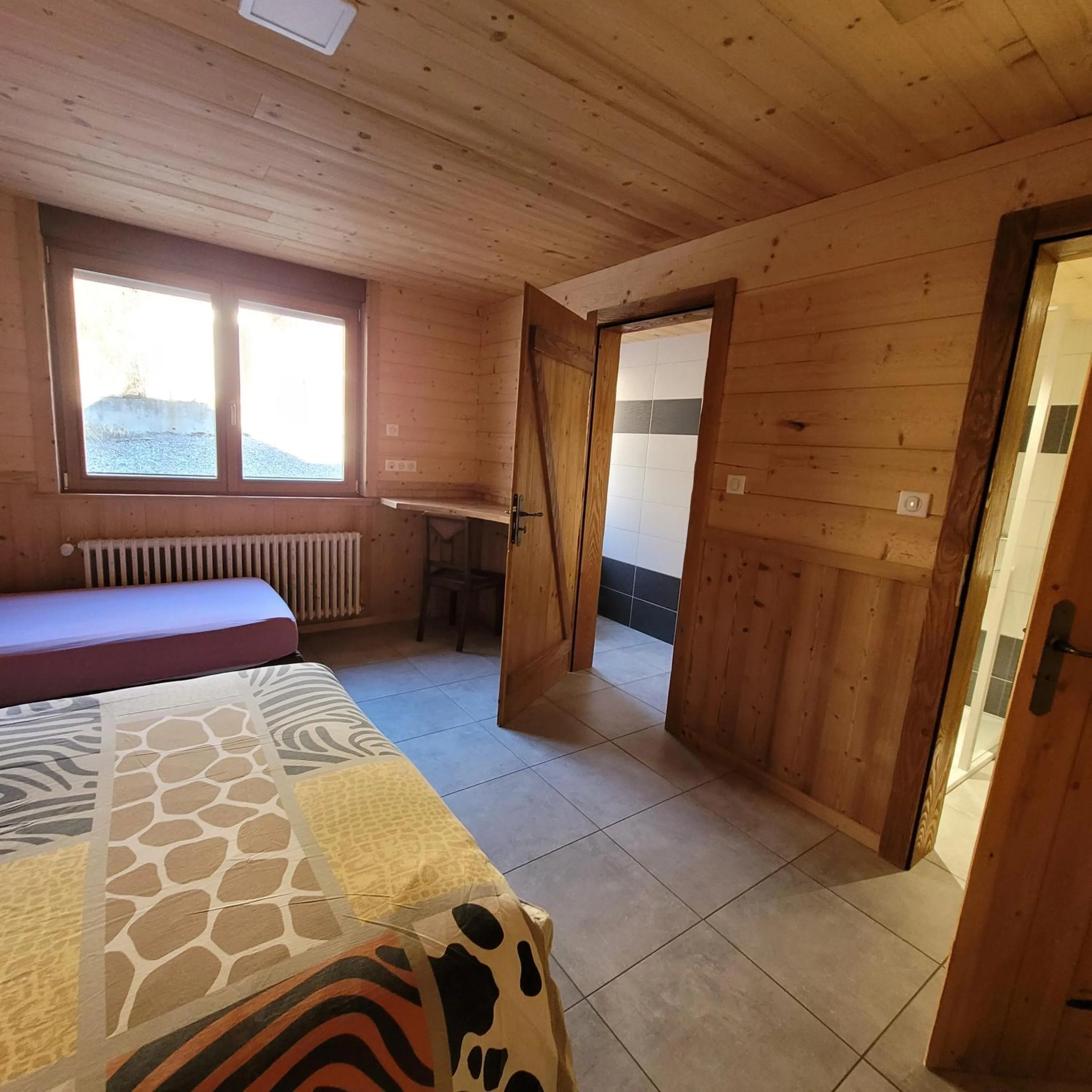 Photo of the whole room, Bed in Hotel du lac des Corbeaux