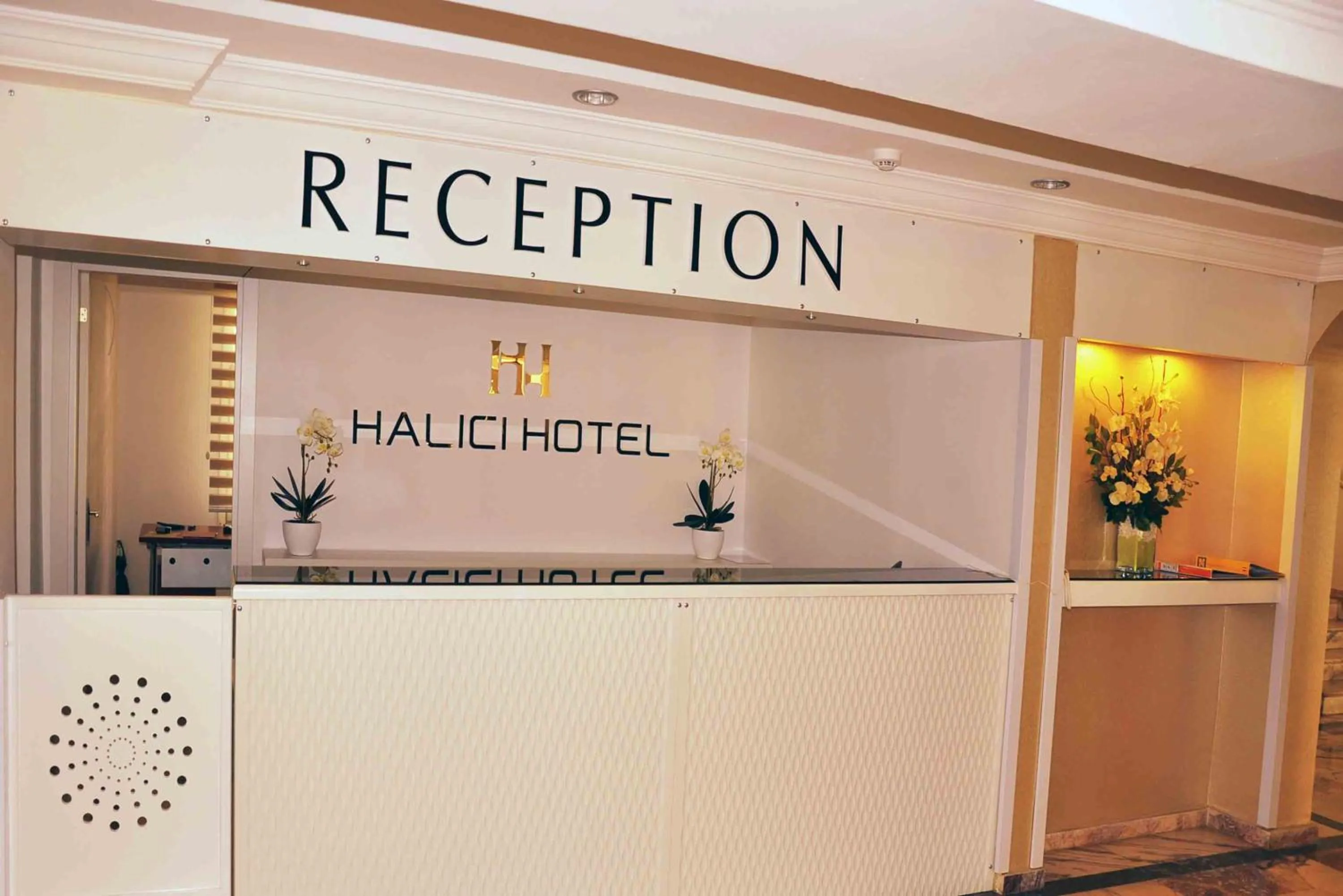 Lobby or reception in Halıcı Hotel Marmaris