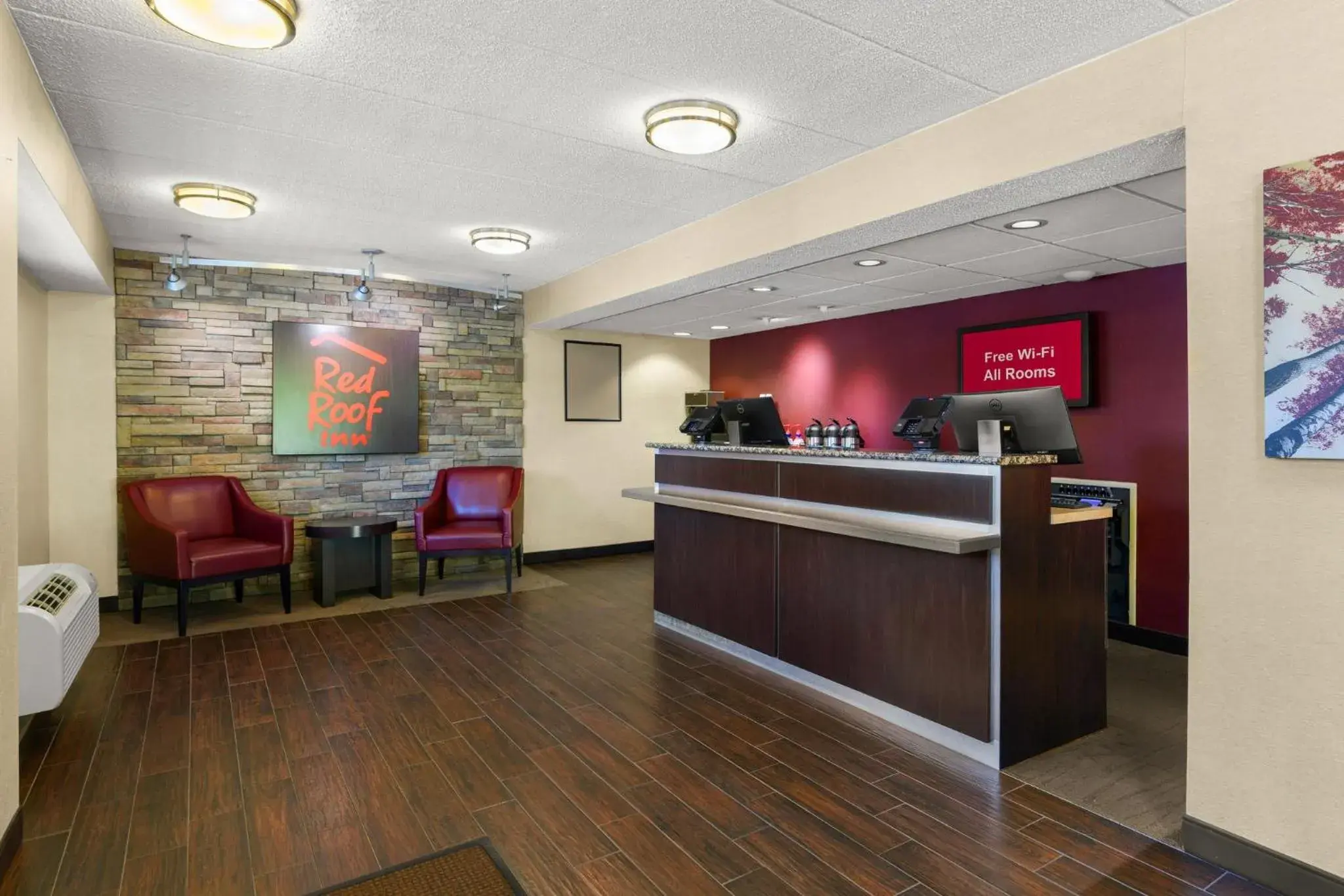Lobby or reception in Red Roof Inn Salem Lobby or reception in Red Roof Inn Salem