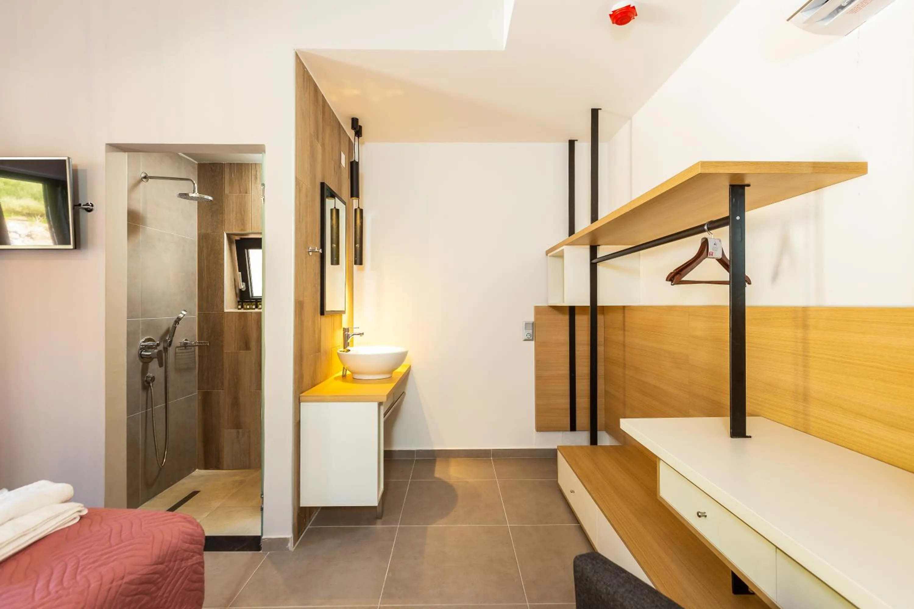 Bathroom, Bed in T Hotel Premium Suites