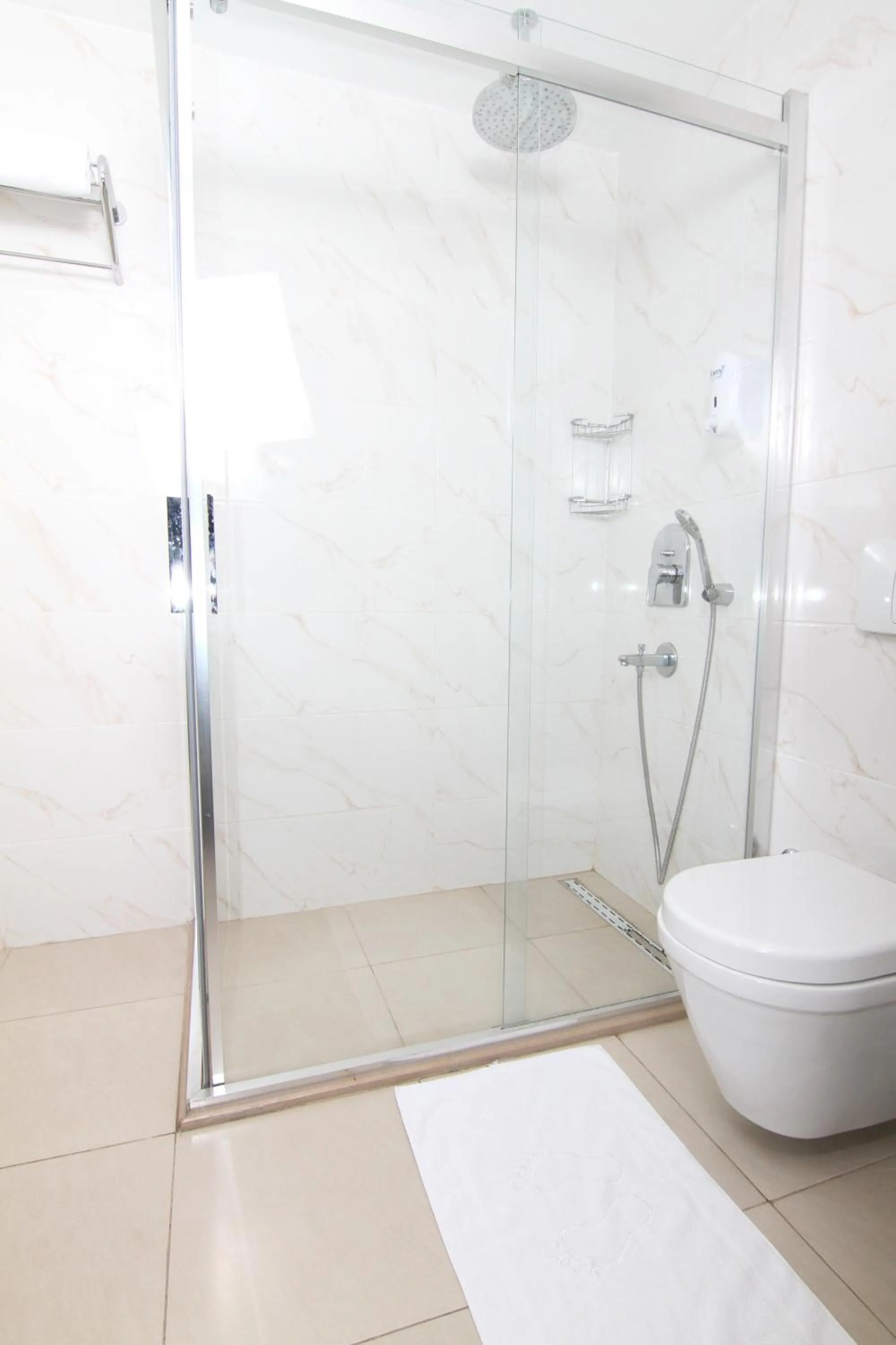 Shower in Sunway Club Otel