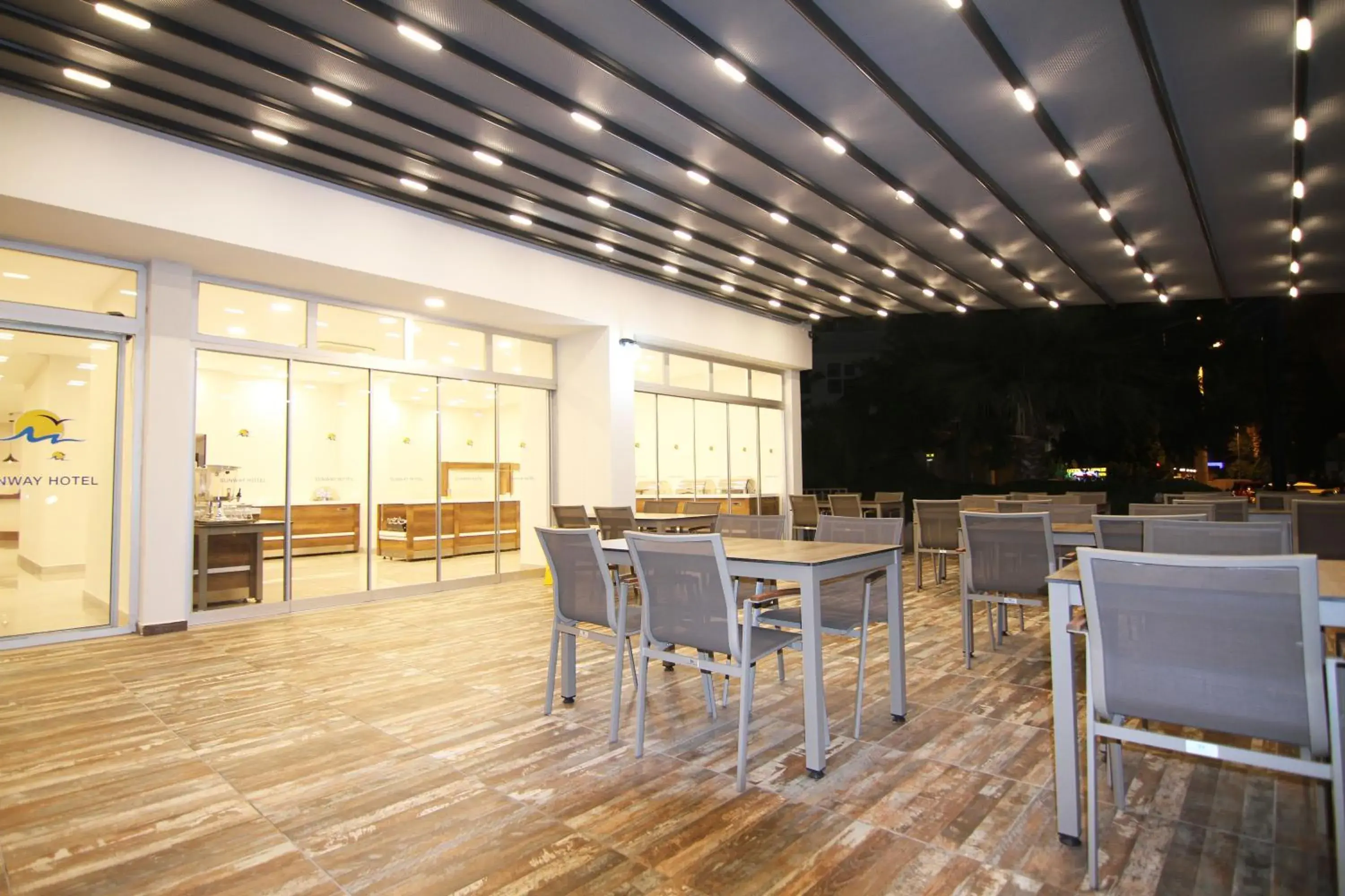 Restaurant/places to eat in Sunway Club Otel Restaurant/places to eat in Sunway Club Otel