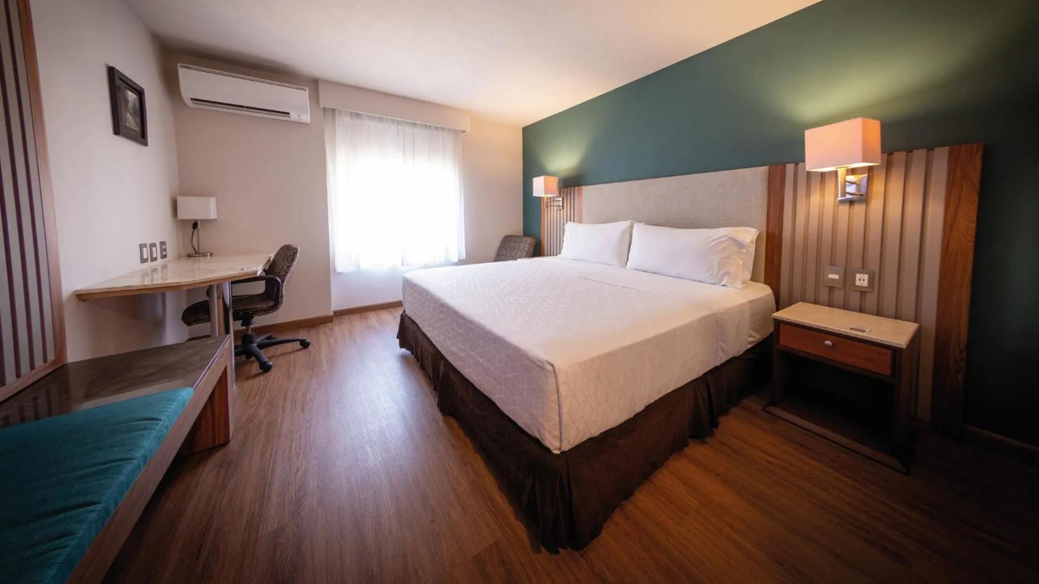 Photo of the whole room, Bed in Holiday Inn Orizaba by IHG