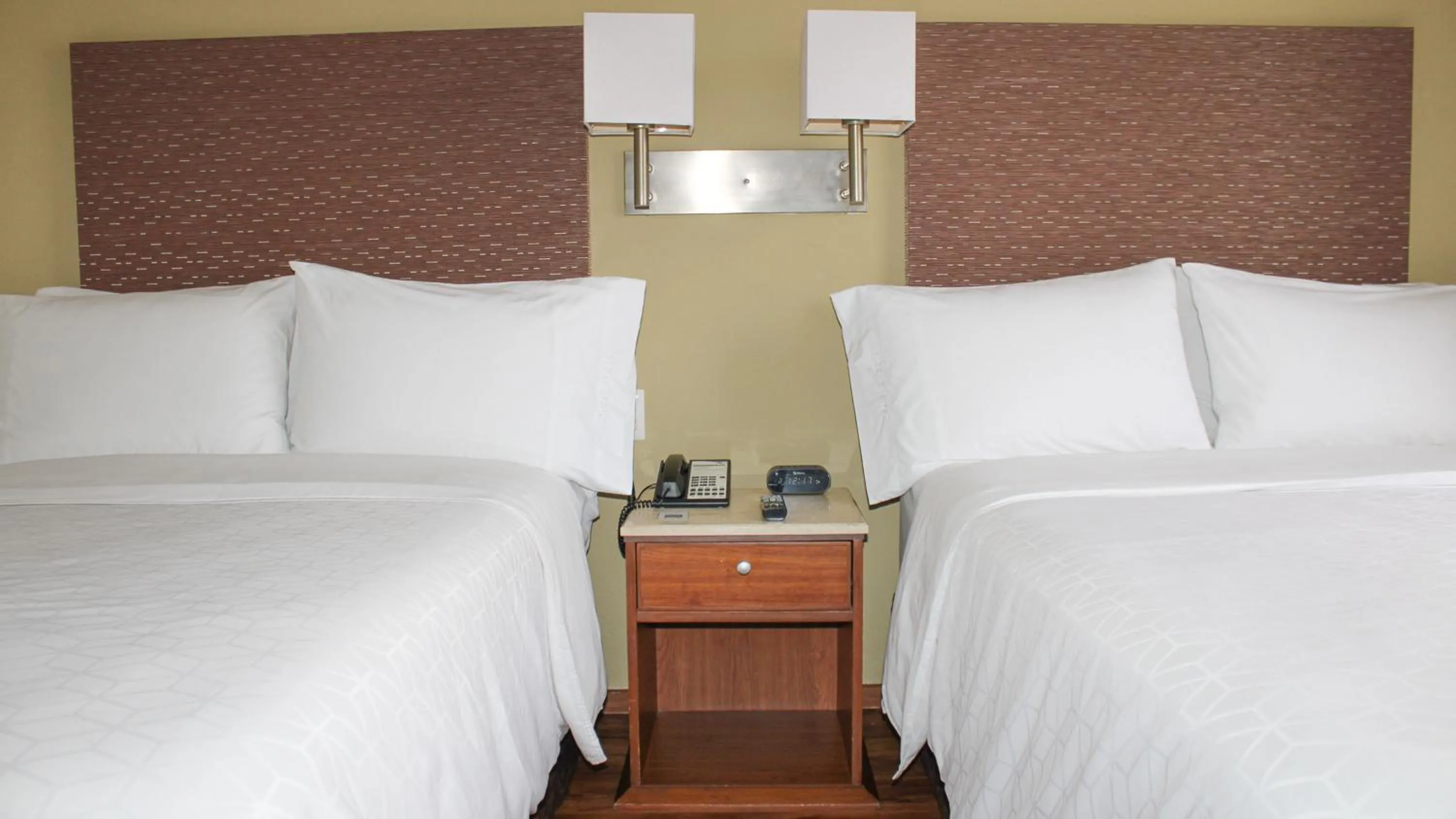 Photo of the whole room, Bed in Holiday Inn Orizaba by IHG