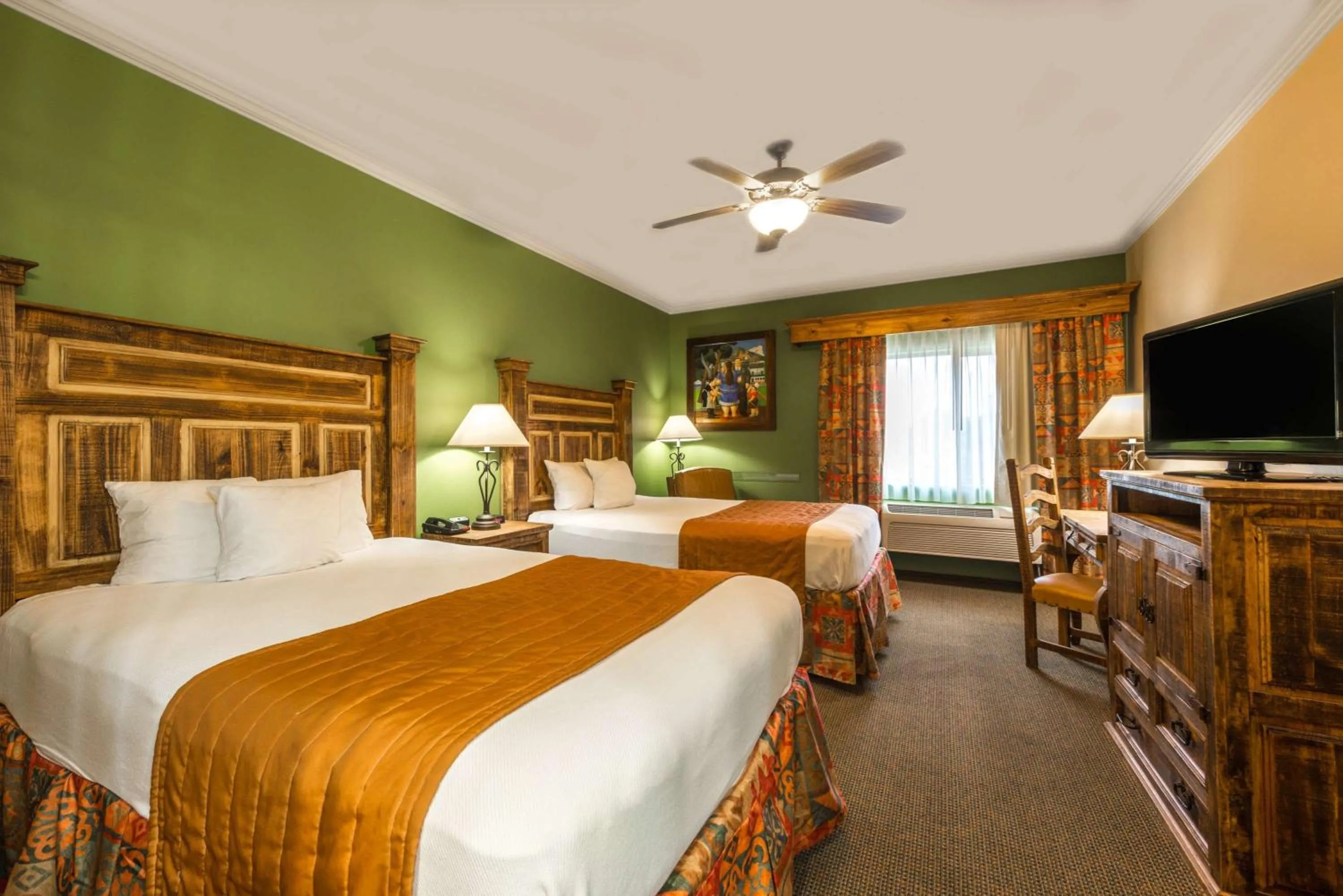 Photo of the whole room, Bed in La Hacienda Inn near Alamodome & Riverwalk