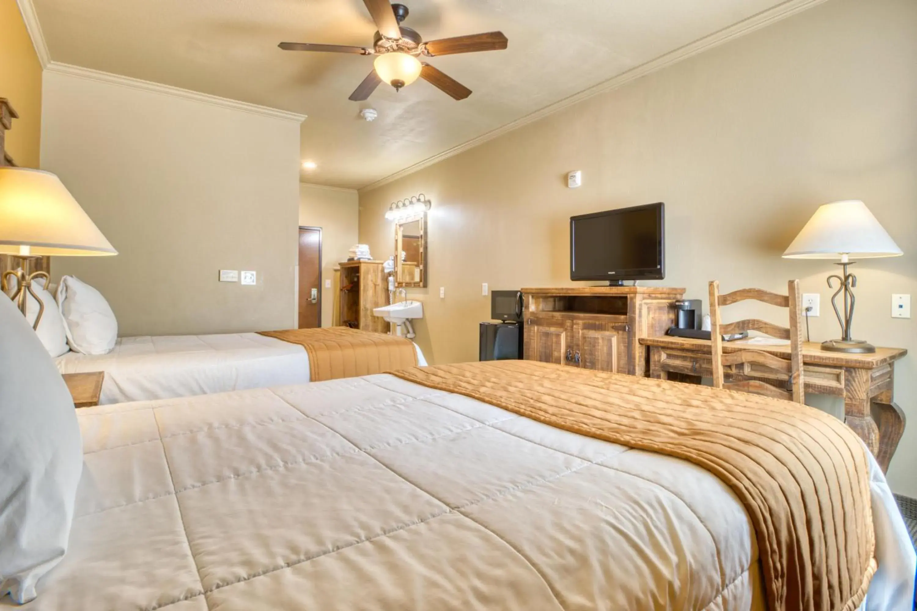 Bedroom, Bed in La Hacienda Inn near Alamodome & Riverwalk Bedroom, Bed in La Hacienda Inn near Alamodome & Riverwalk