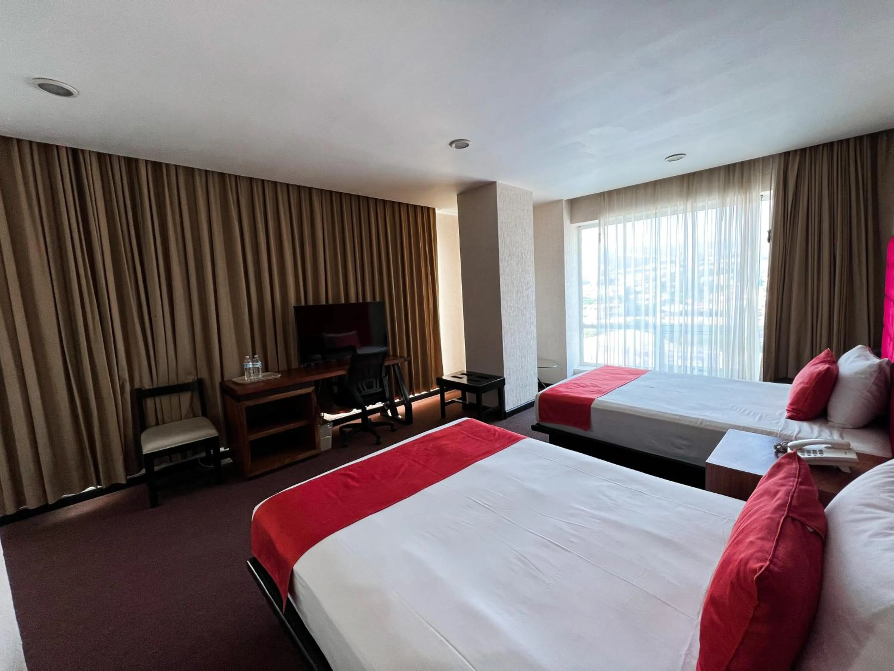 Seating area, Bed in Hotel Vista Inn Premium