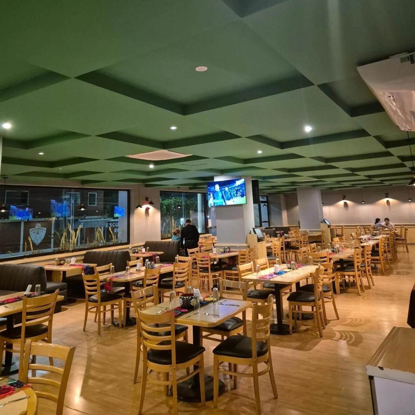 Restaurant/places to eat in Hotel Vista Inn Premium