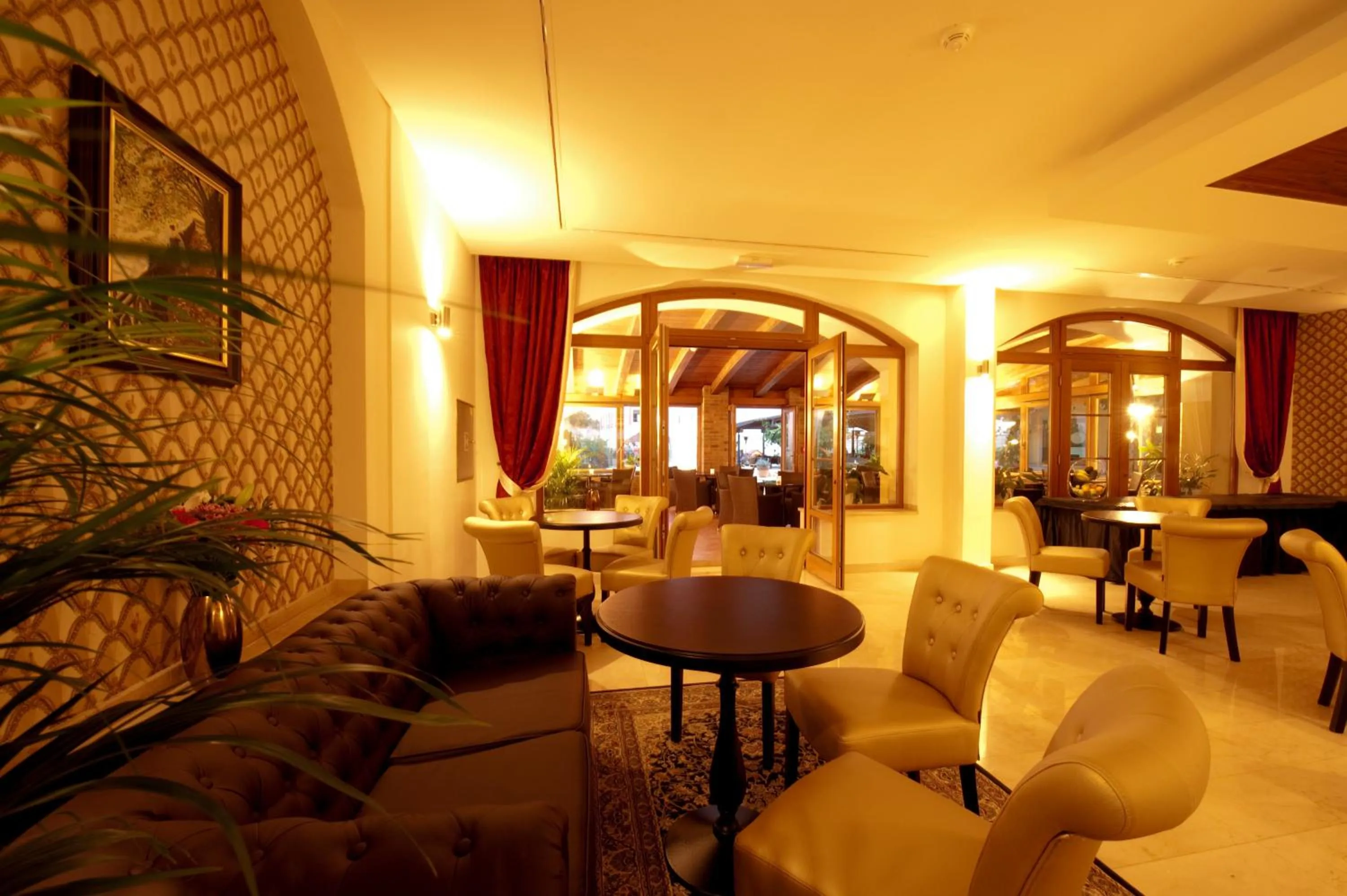 Restaurant/places to eat in Hotel Princess