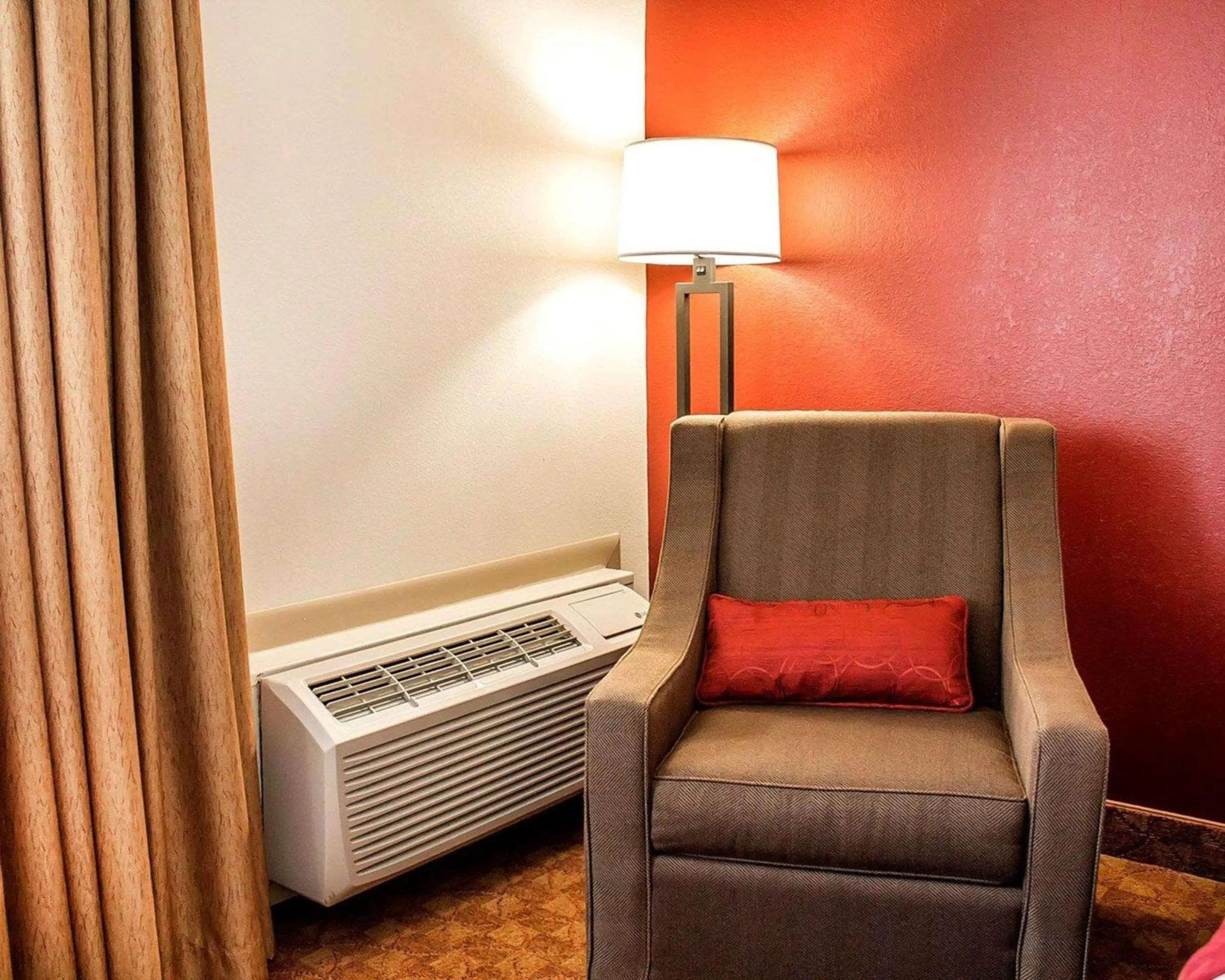 Bedroom, Bed in Quality Inn