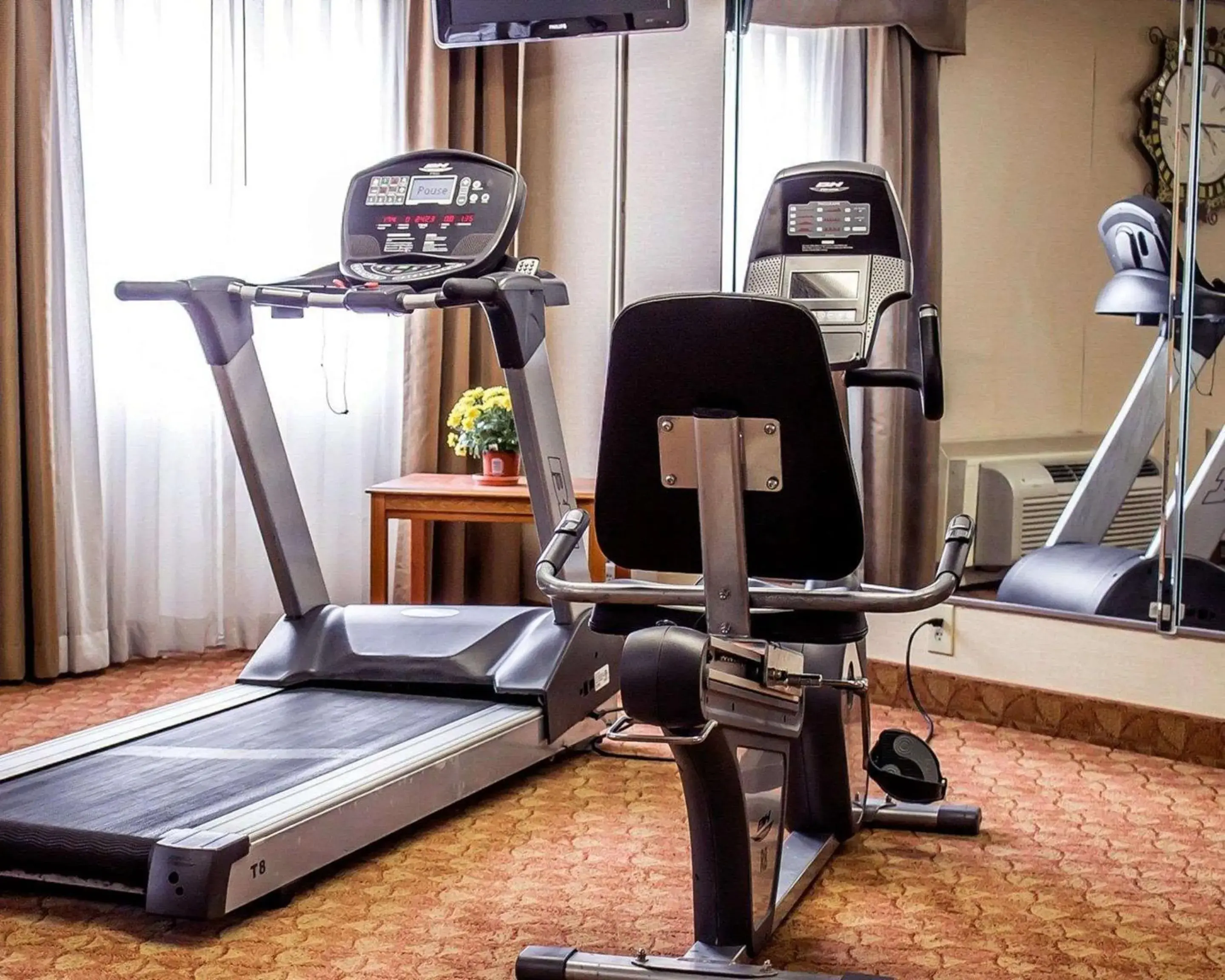 Fitness centre/facilities in Quality Inn Fitness centre/facilities in Quality Inn