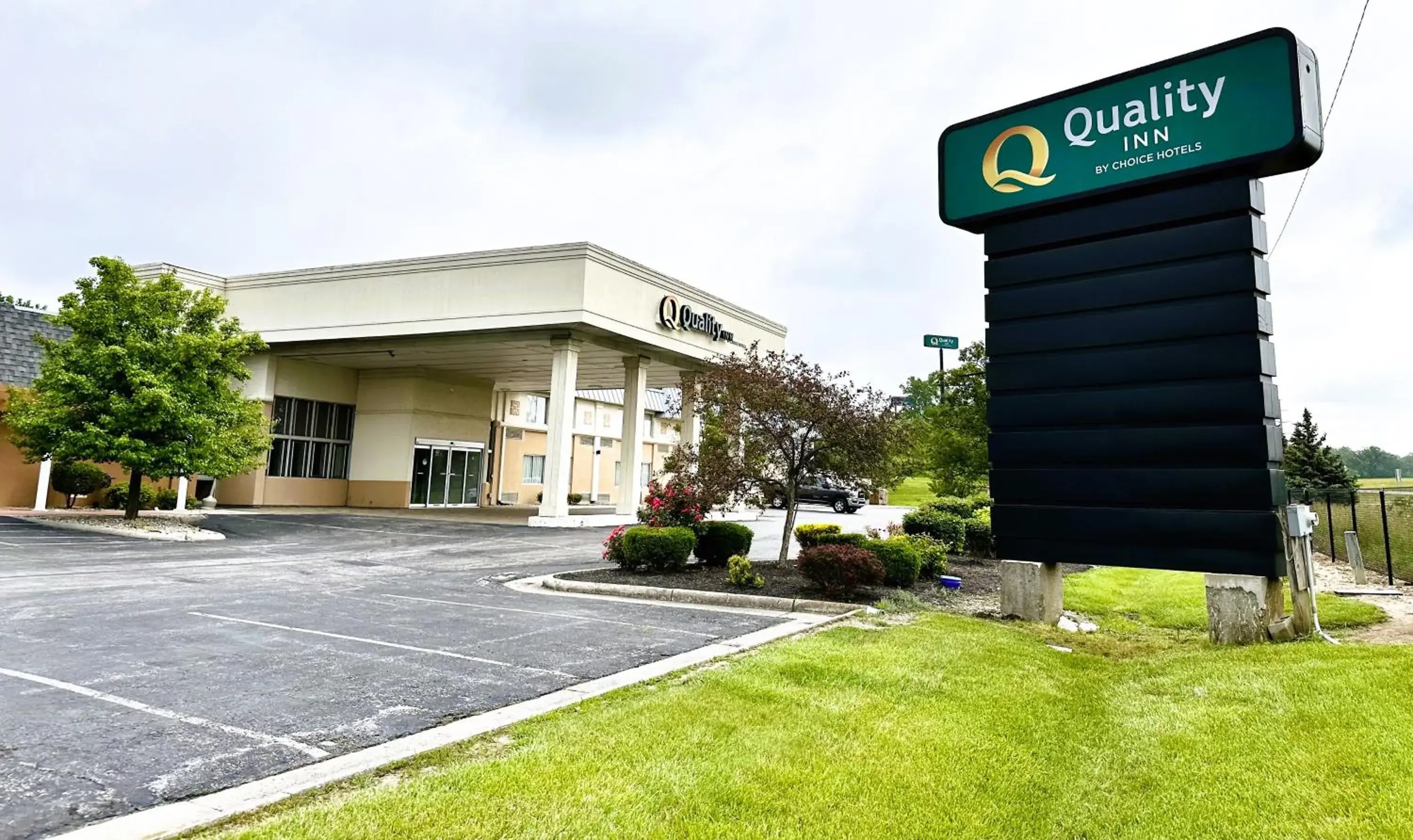 Property building in Quality Inn Property building in Quality Inn