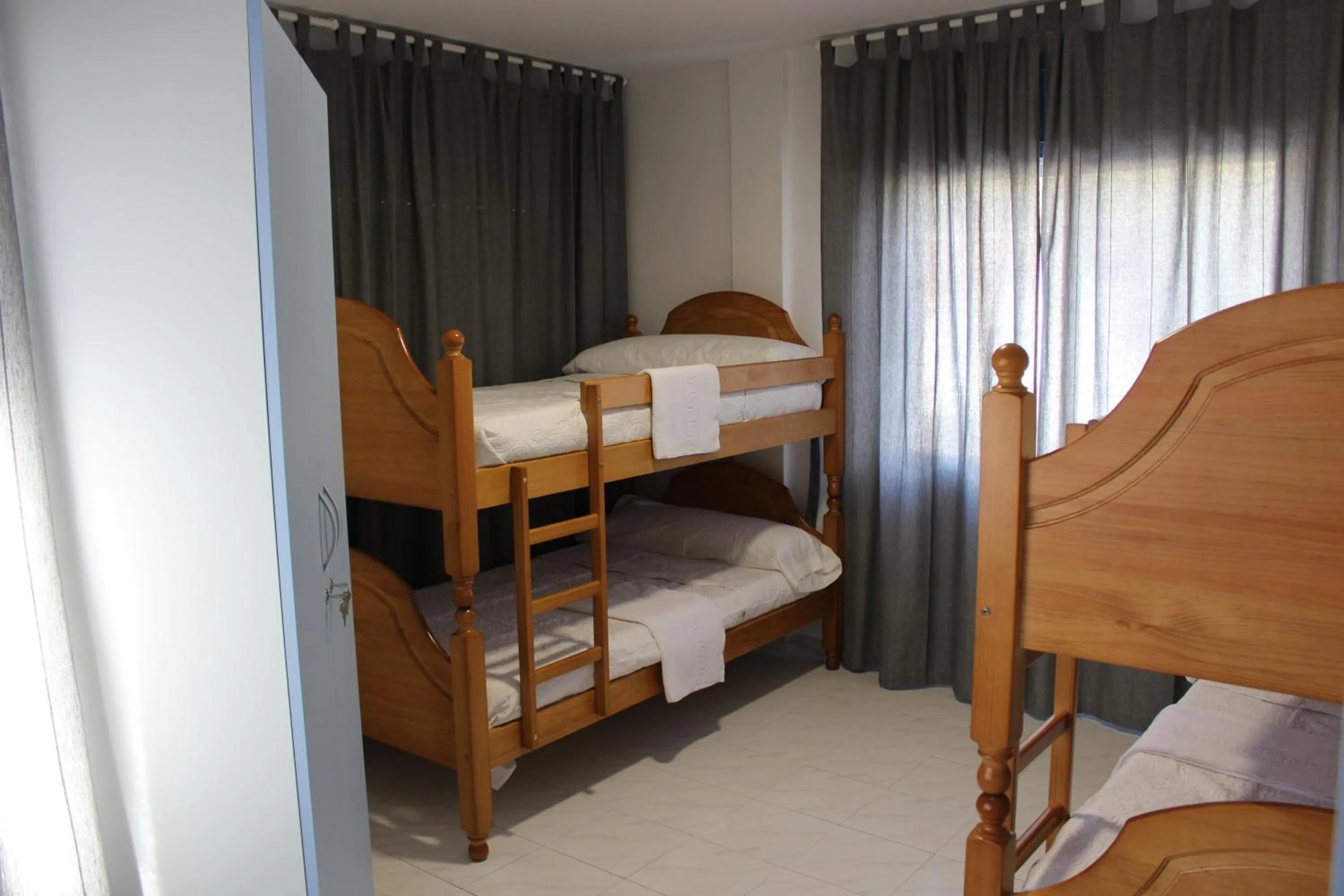Quadruple Room with Shared Bathroom in A Senda