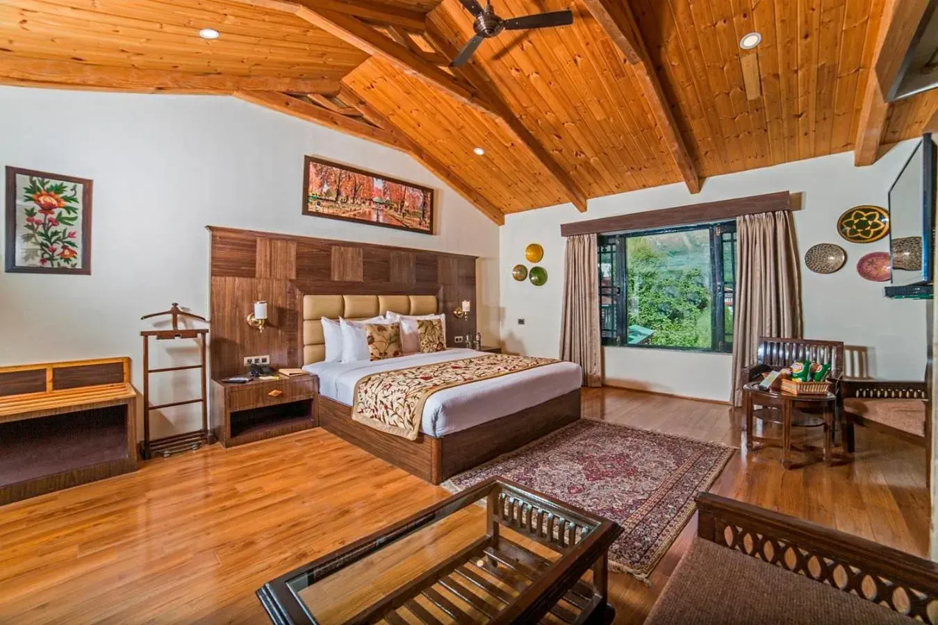 Photo of the whole room, Bed in Lemon Tree Hotel Srinagar Photo of the whole room, Bed in Lemon Tree Hotel Srinagar