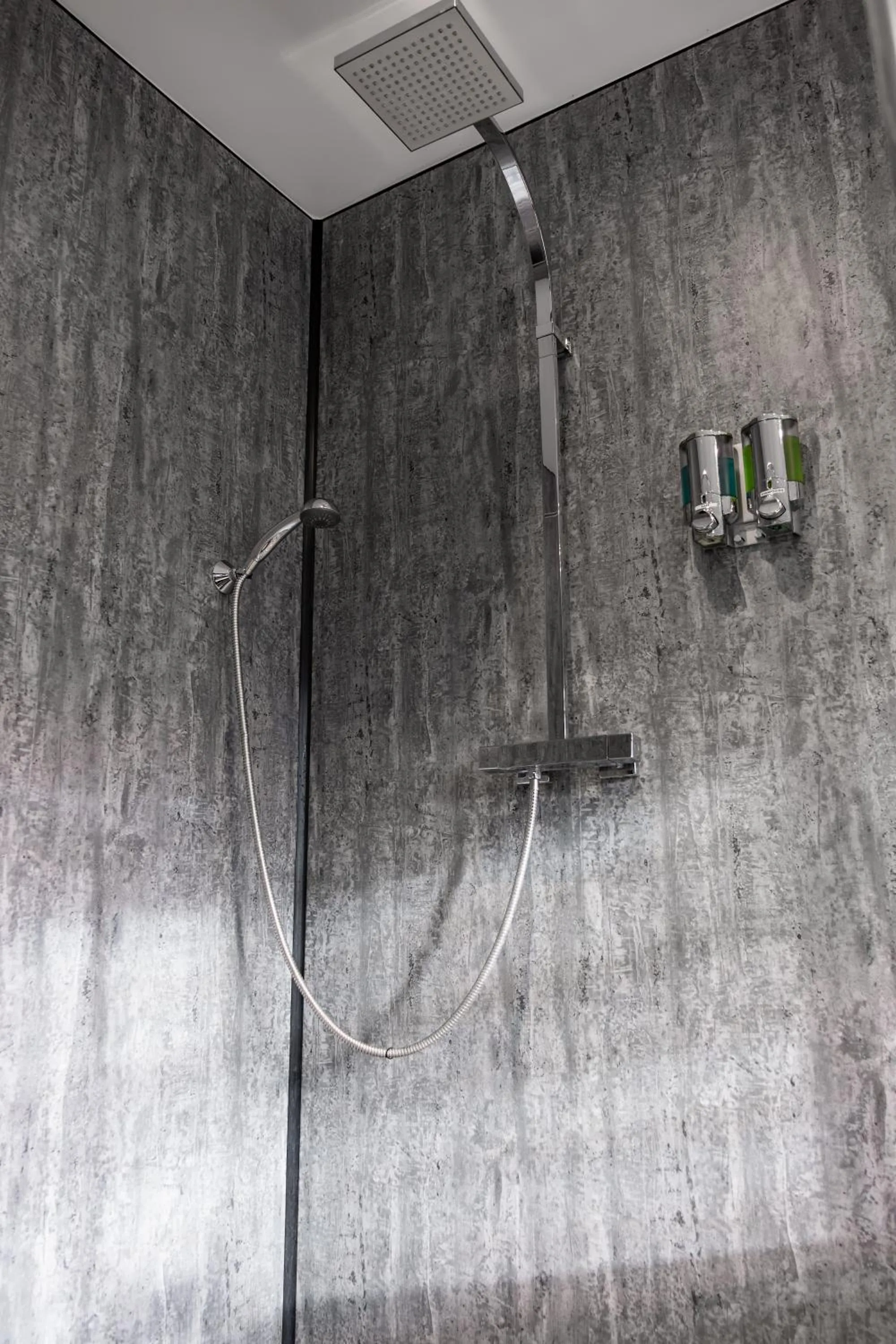 Bathroom in Park Manor Hotel