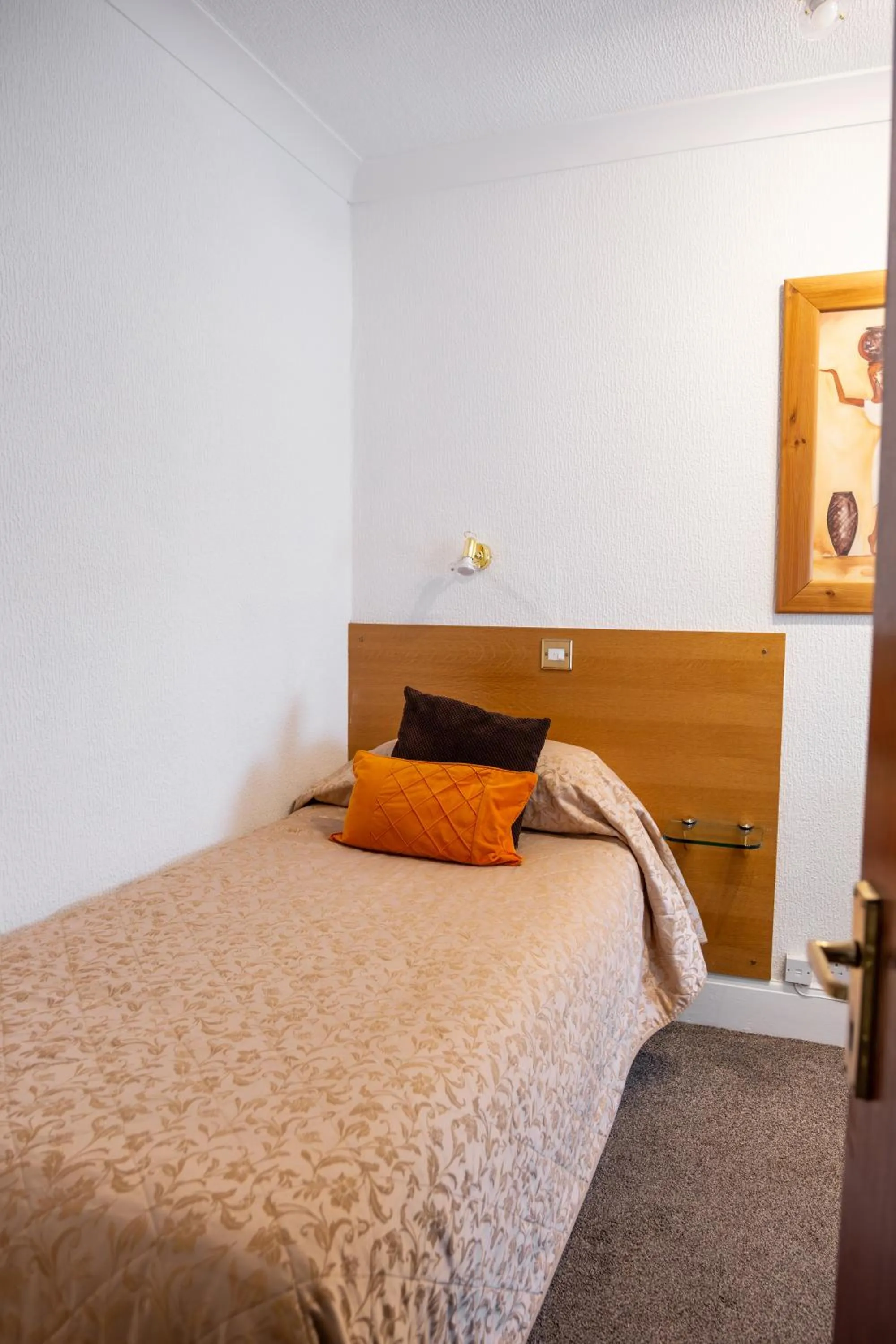 Bedroom, Bed in Park Manor Hotel