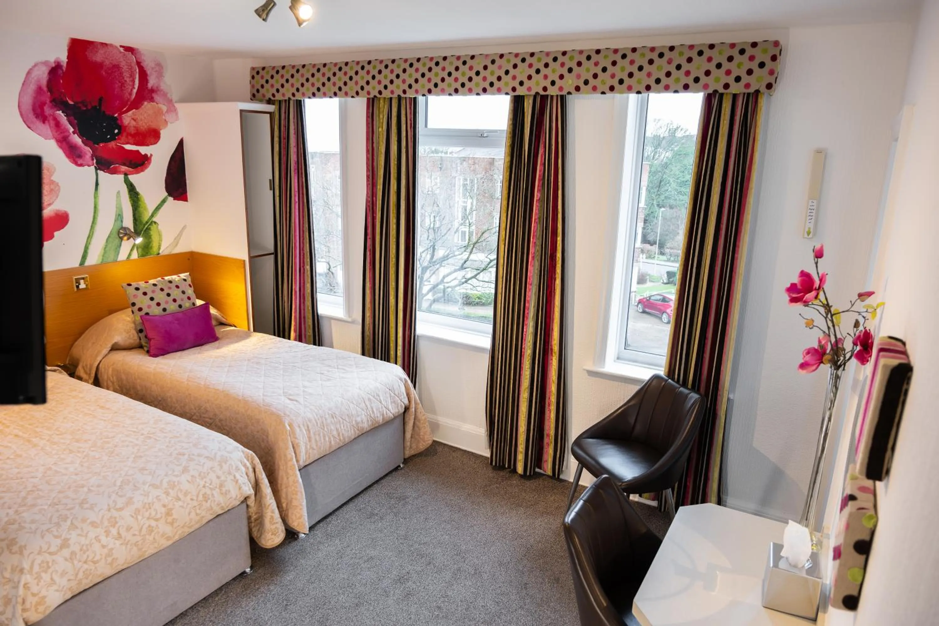 Bedroom, Bed in Park Manor Hotel