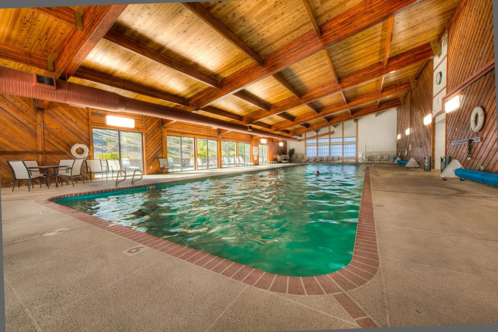 Swimming pool in Stoneridge Resort