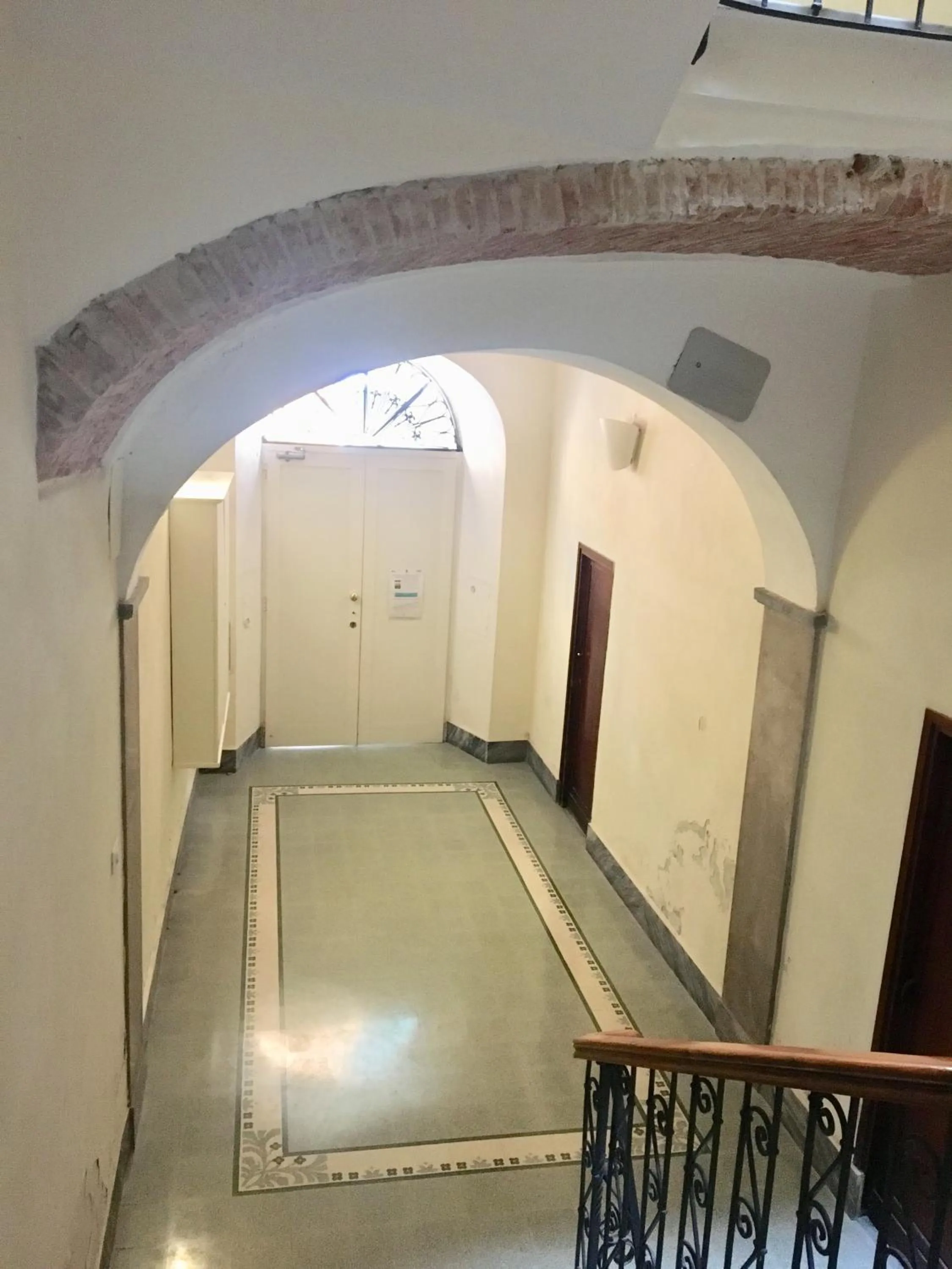 Facade/entrance in Cavallotti 21