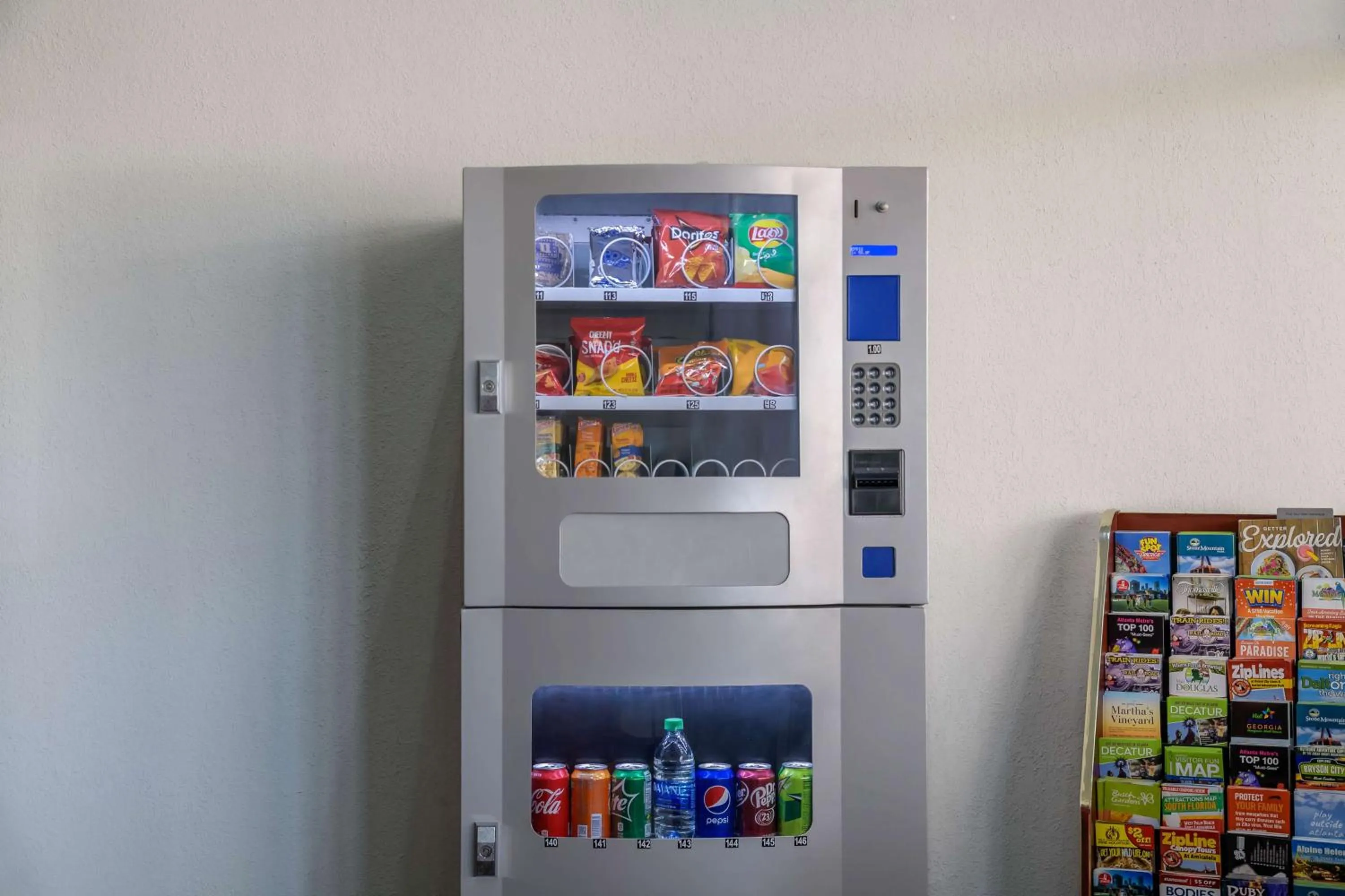 Property building in Super 8 by Wyndham Forsyth