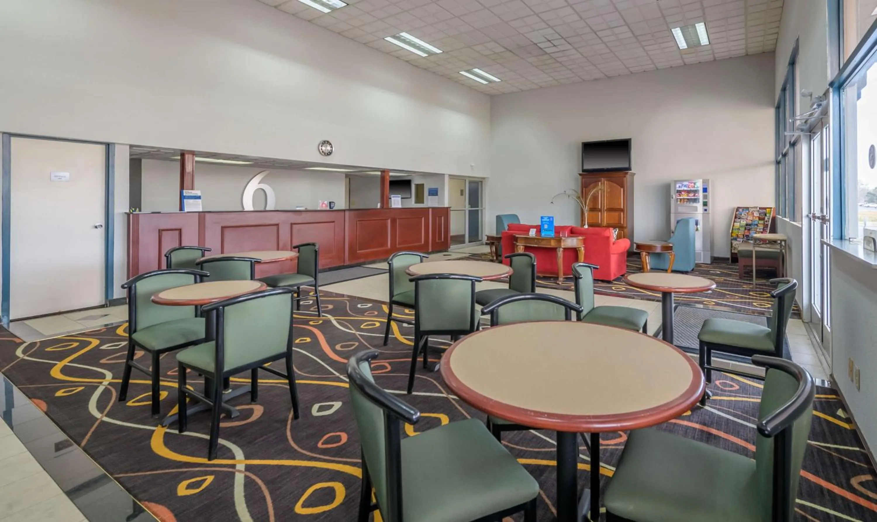 Lobby or reception in Motel 6 Forsyth, GA Tift College