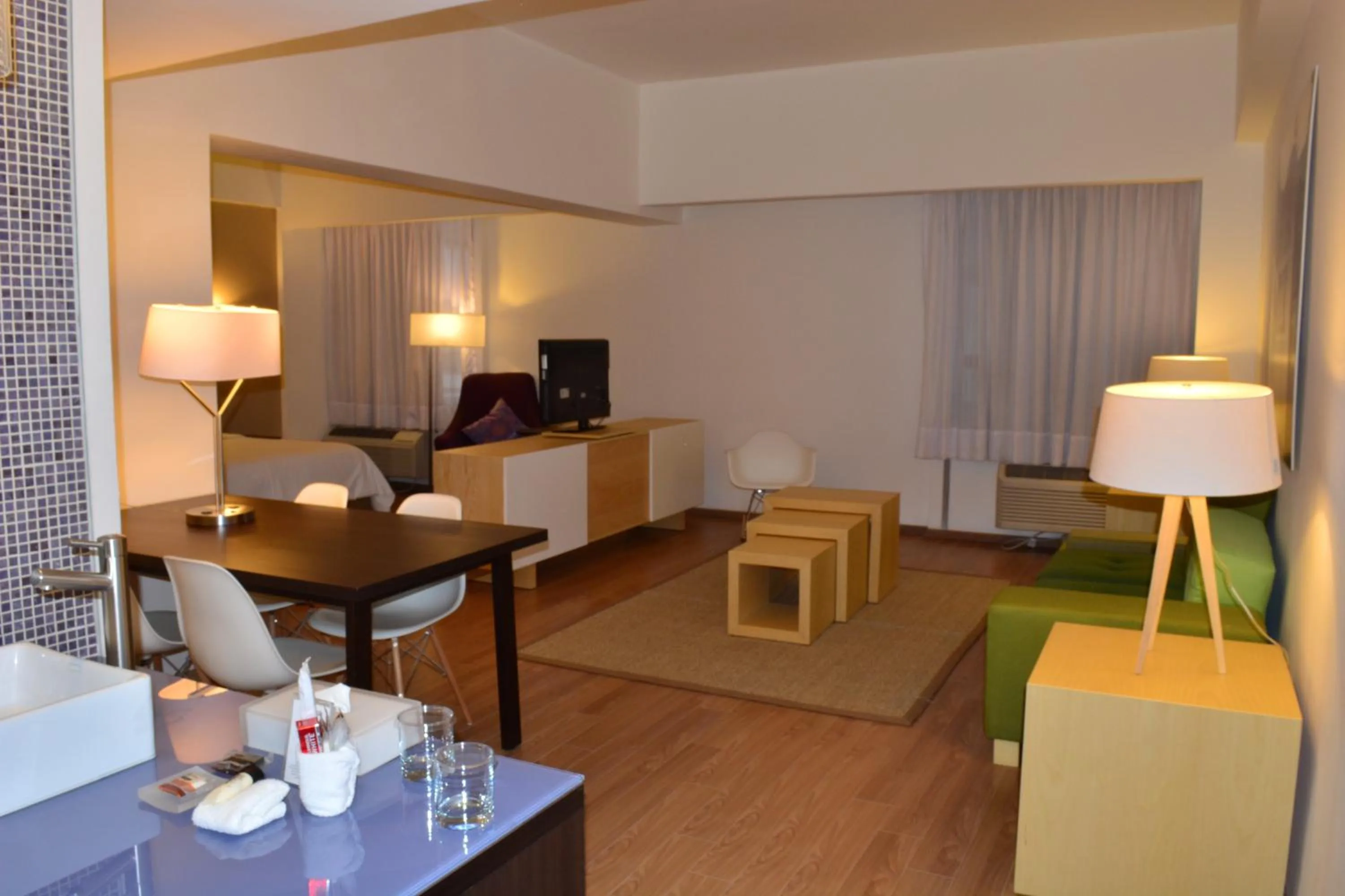 Photo of the whole room in Fiesta Inn Tlalnepantla