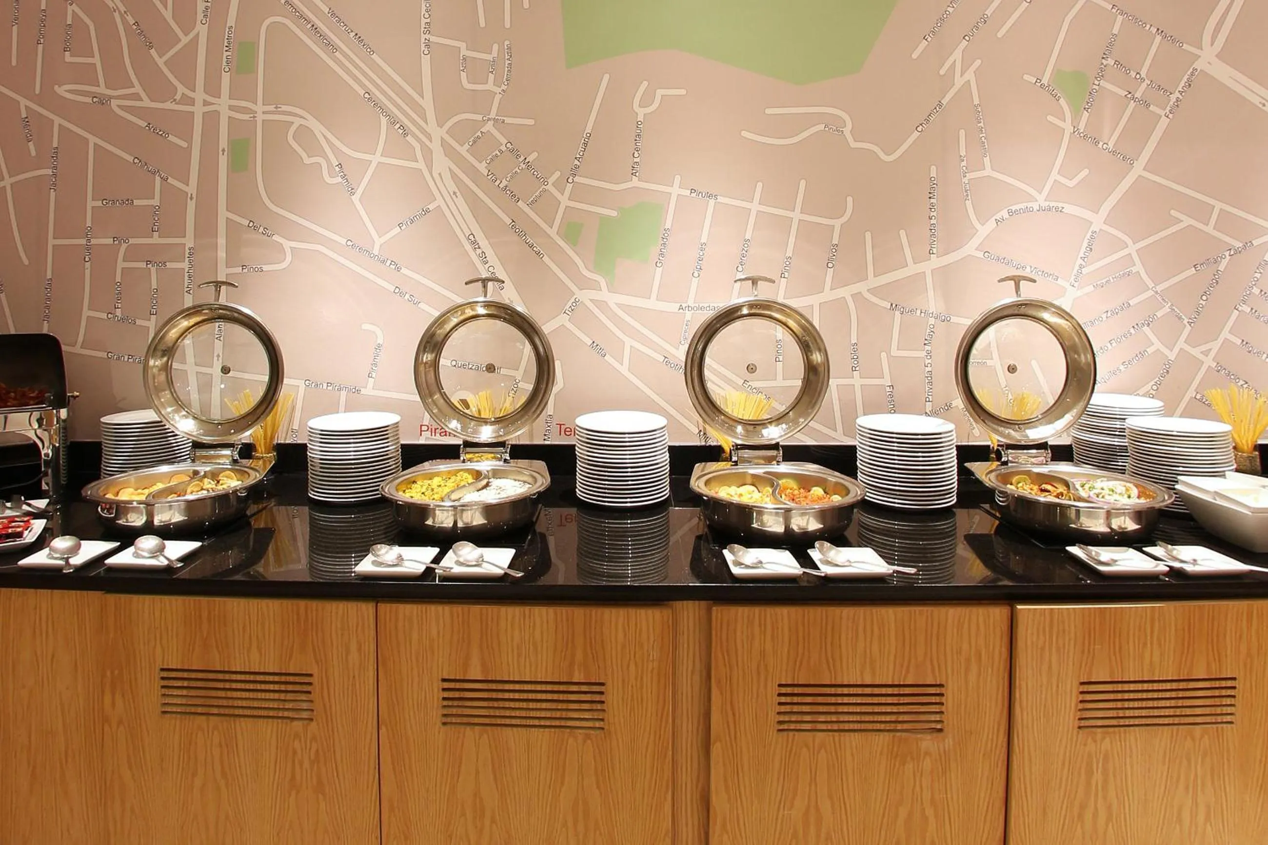 Restaurant/places to eat in Fiesta Inn Tlalnepantla