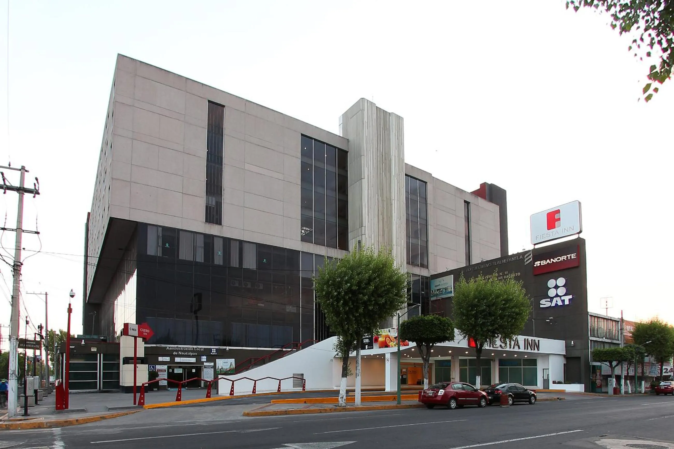 Property building in Fiesta Inn Tlalnepantla