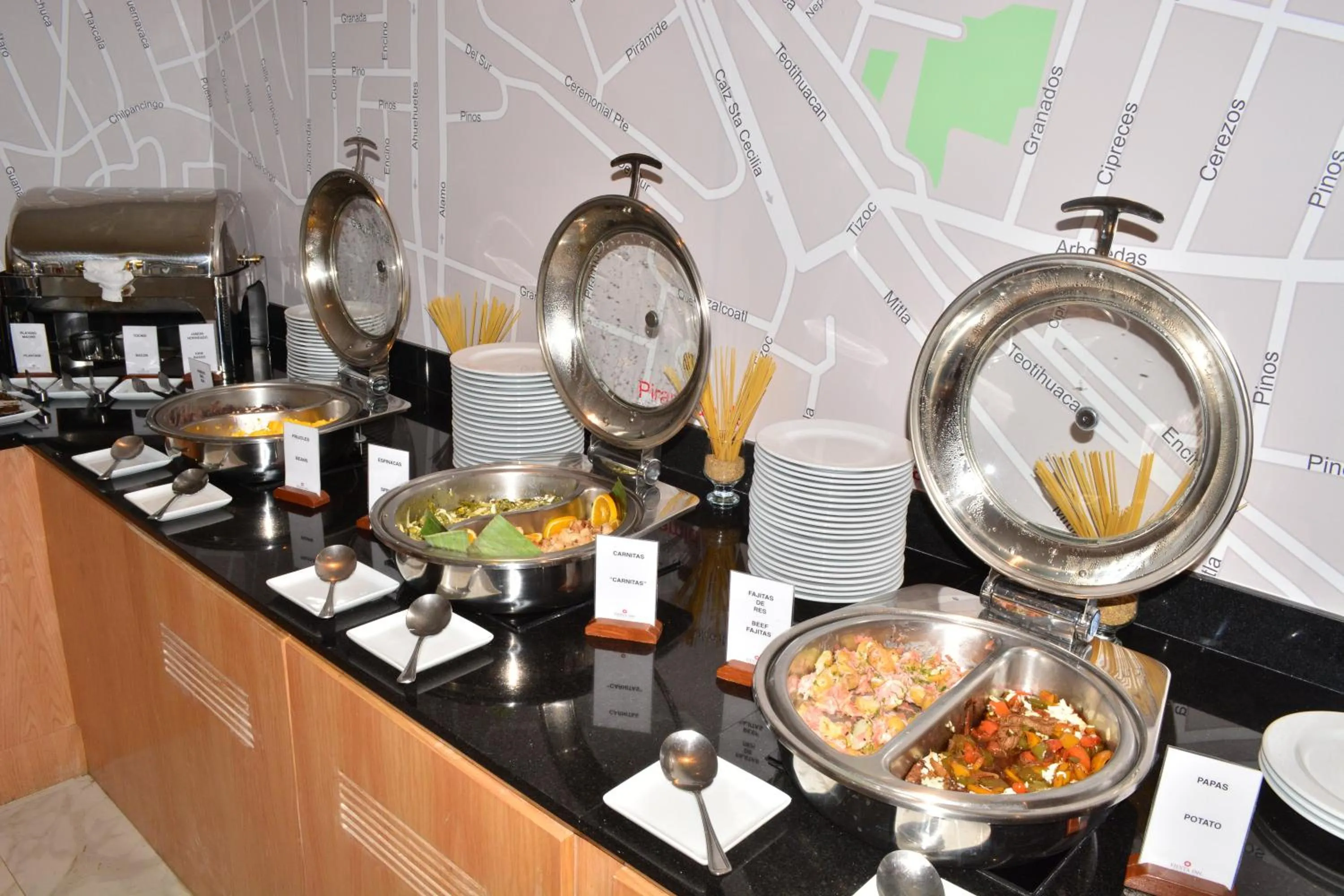 Restaurant/places to eat in Fiesta Inn Tlalnepantla