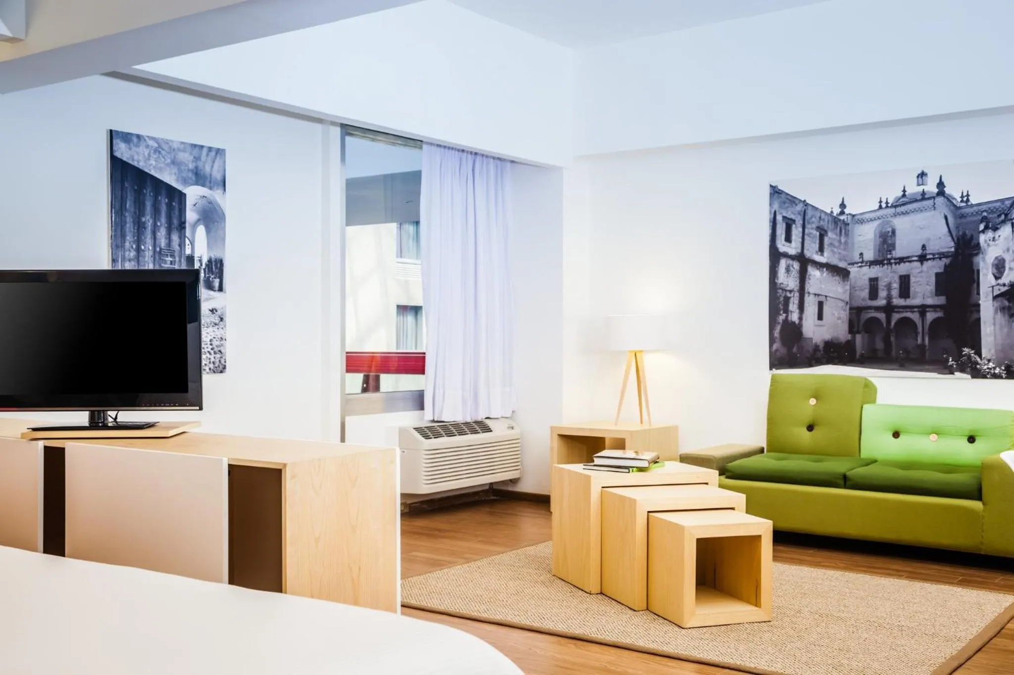 Photo of the whole room, Bed in Fiesta Inn Tlalnepantla