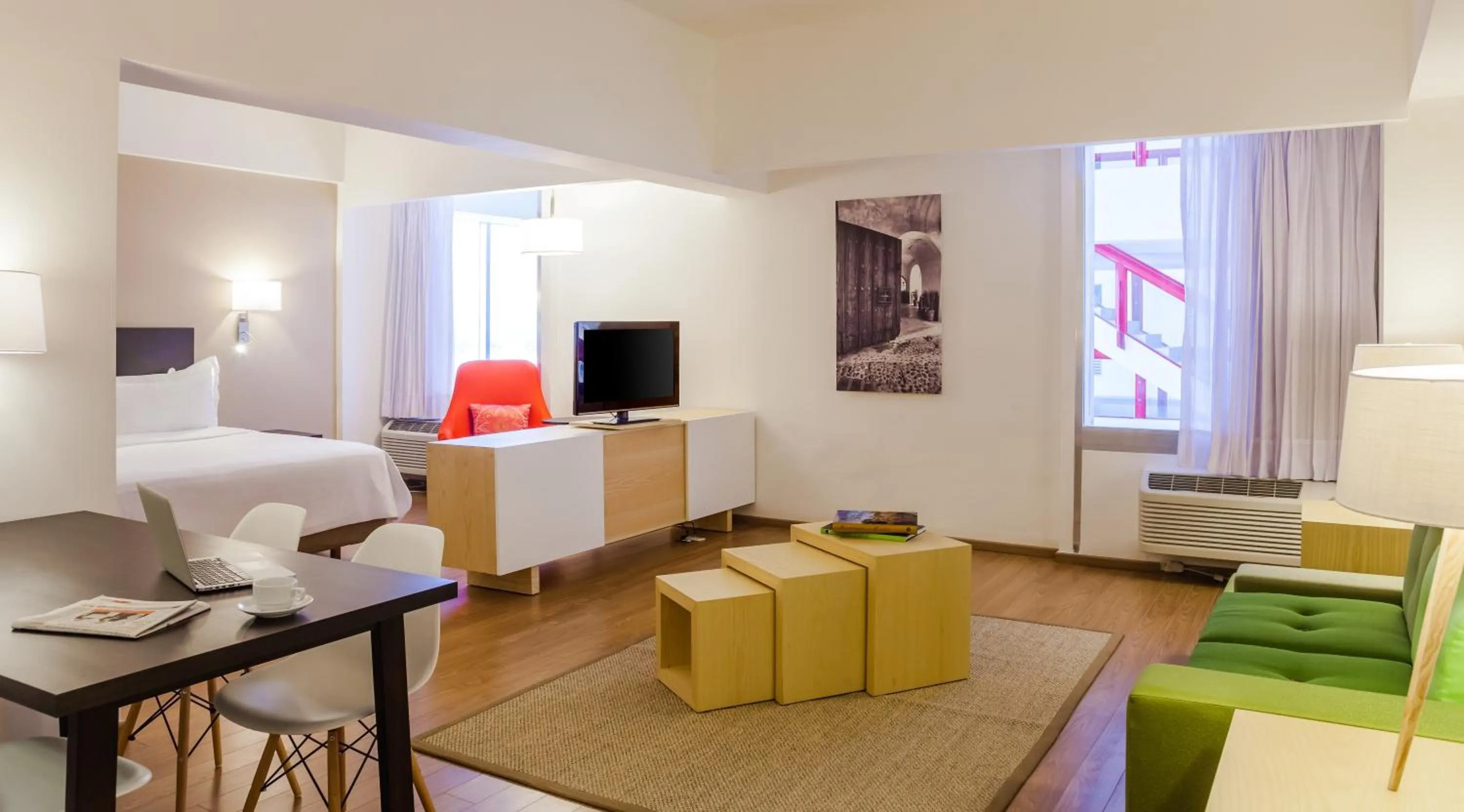 Photo of the whole room in Fiesta Inn Tlalnepantla