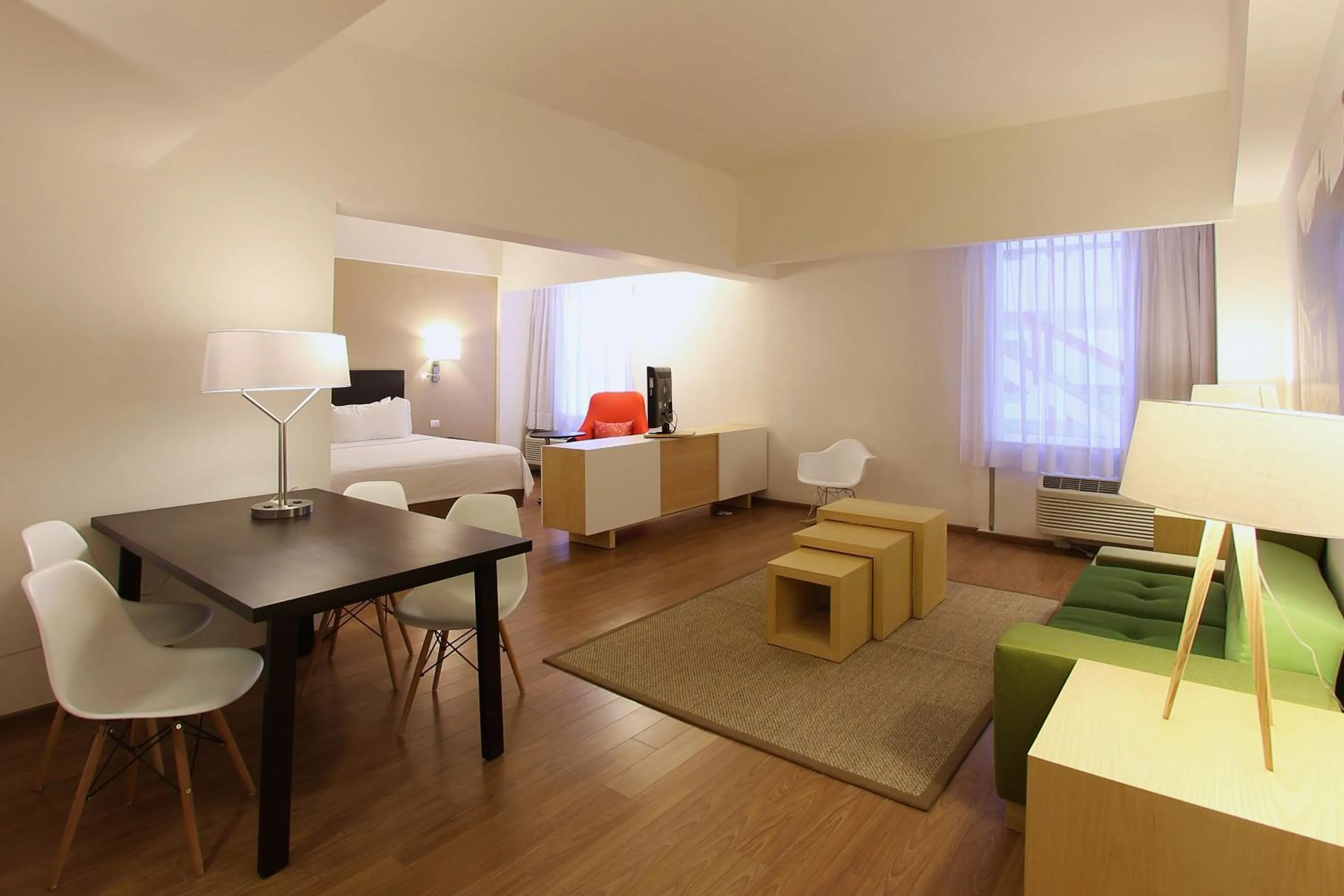 Photo of the whole room, Bed in Fiesta Inn Tlalnepantla