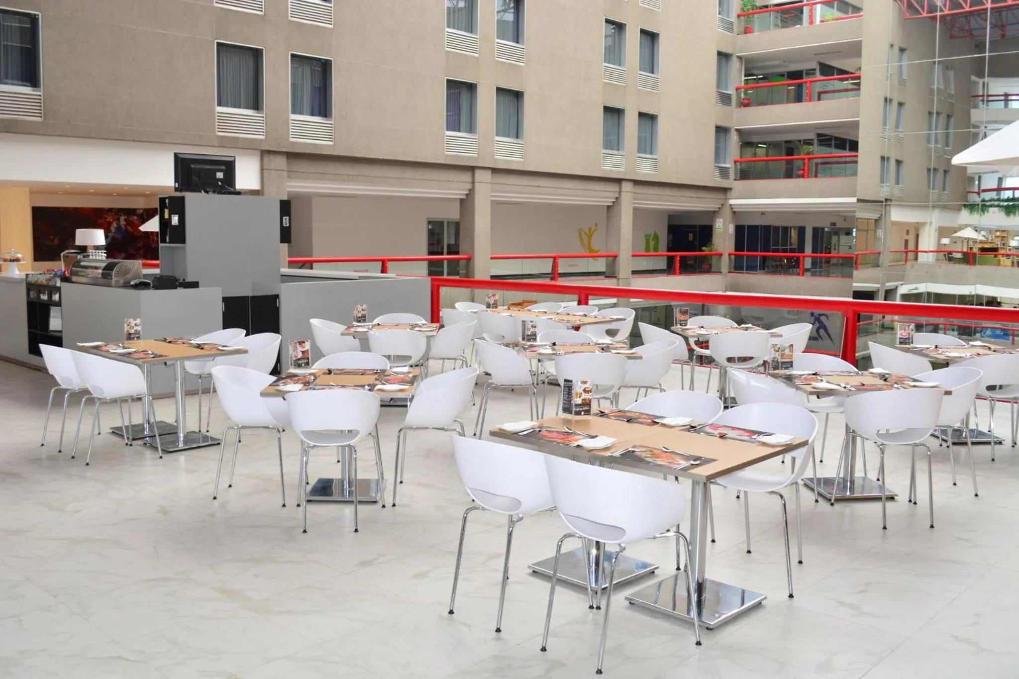 Restaurant/places to eat in Fiesta Inn Tlalnepantla