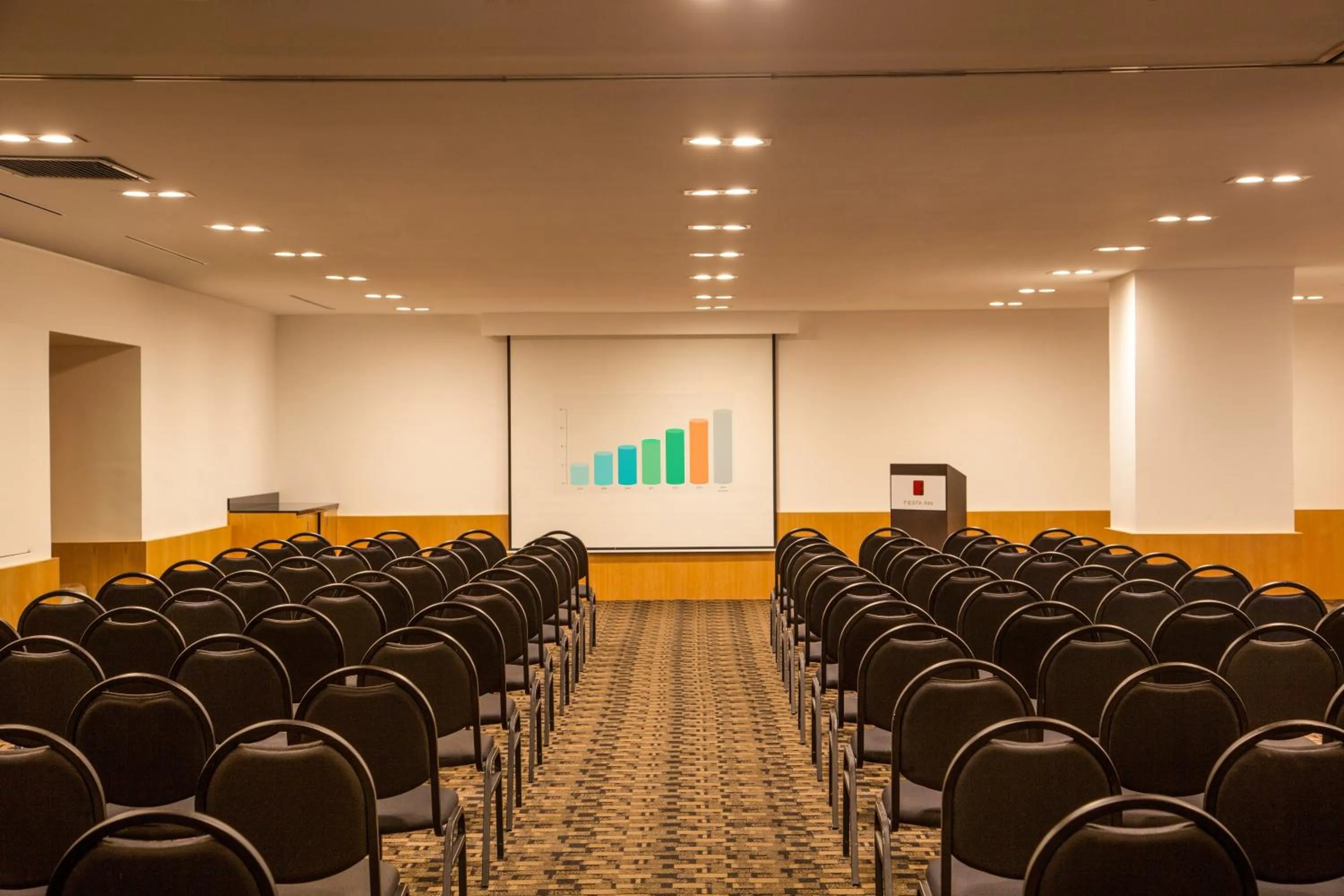 Meeting/conference room in Fiesta Inn Tlalnepantla