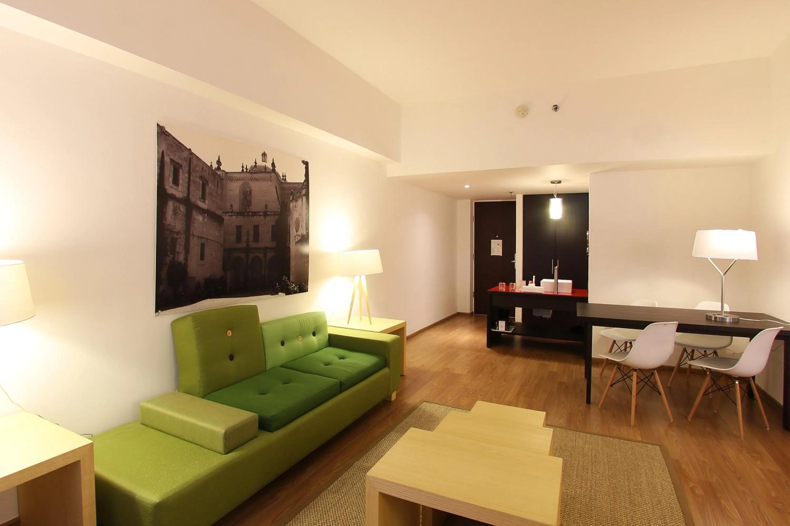 Photo of the whole room in Fiesta Inn Tlalnepantla